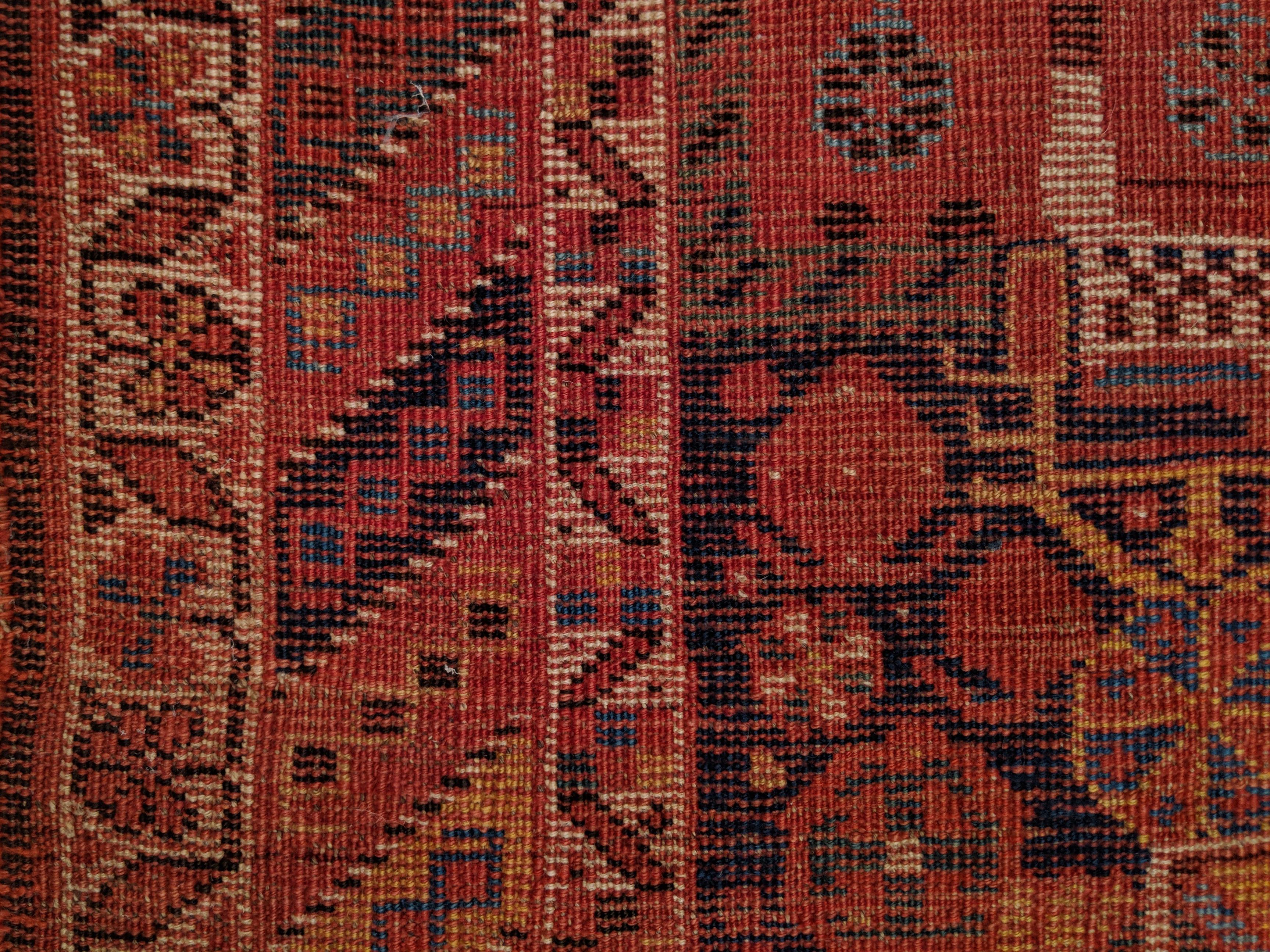 Exquisiter antiker Afshar-Teppich mit europäischem Blumendesign (Islamisch) im Angebot