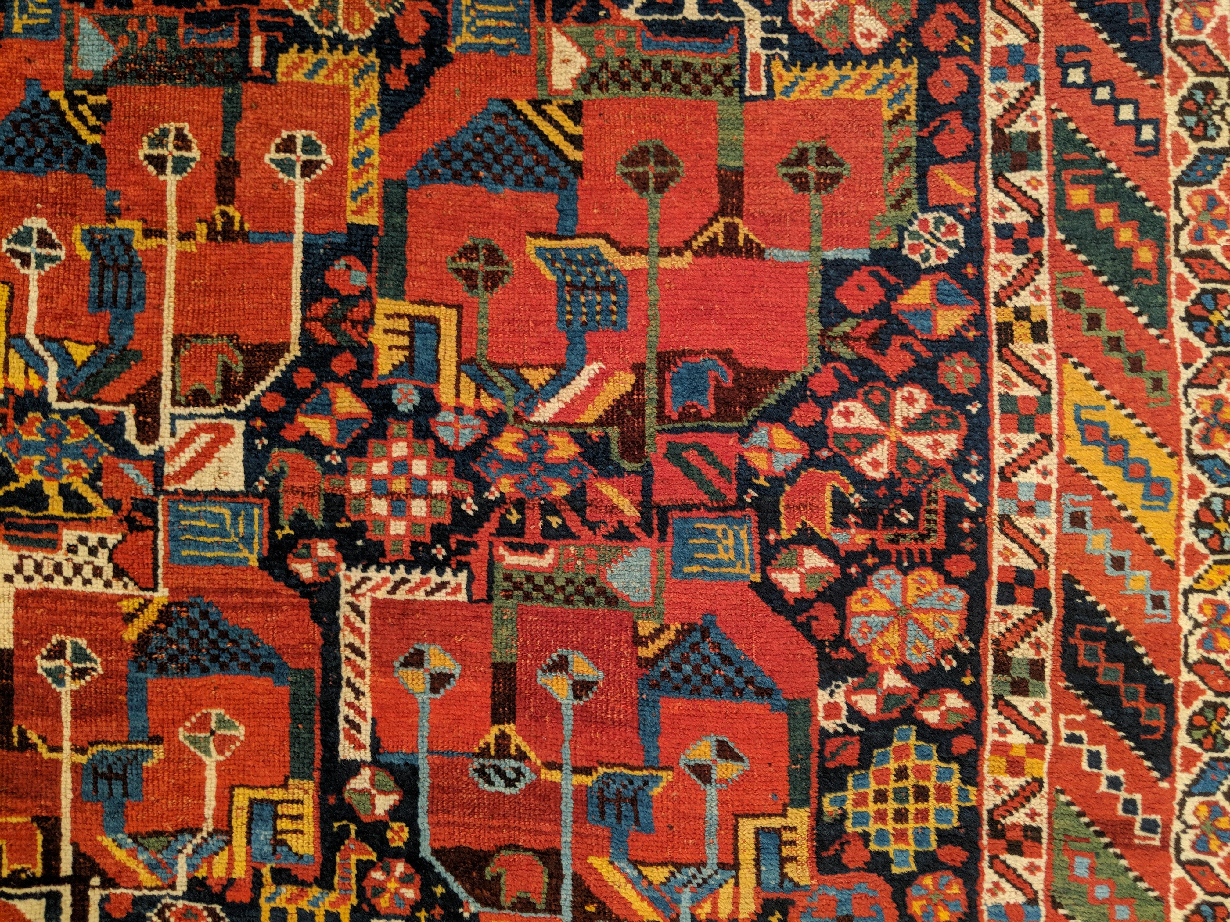 Exquisiter antiker Afshar-Teppich mit europäischem Blumendesign im Zustand „Hervorragend“ im Angebot in Milan, IT