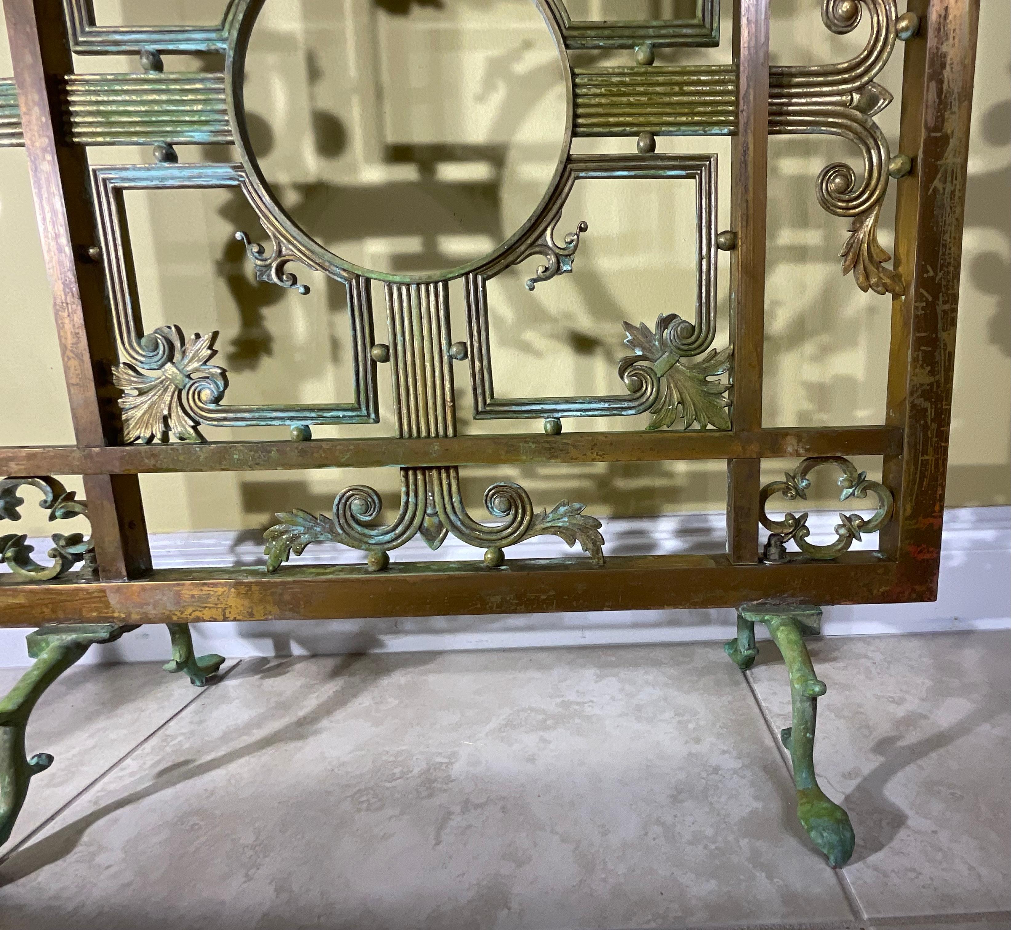 Exquisita Pantalla de Bronce Antiguo y Latón para Chimenea - Una Belleza Impresionante en venta 3