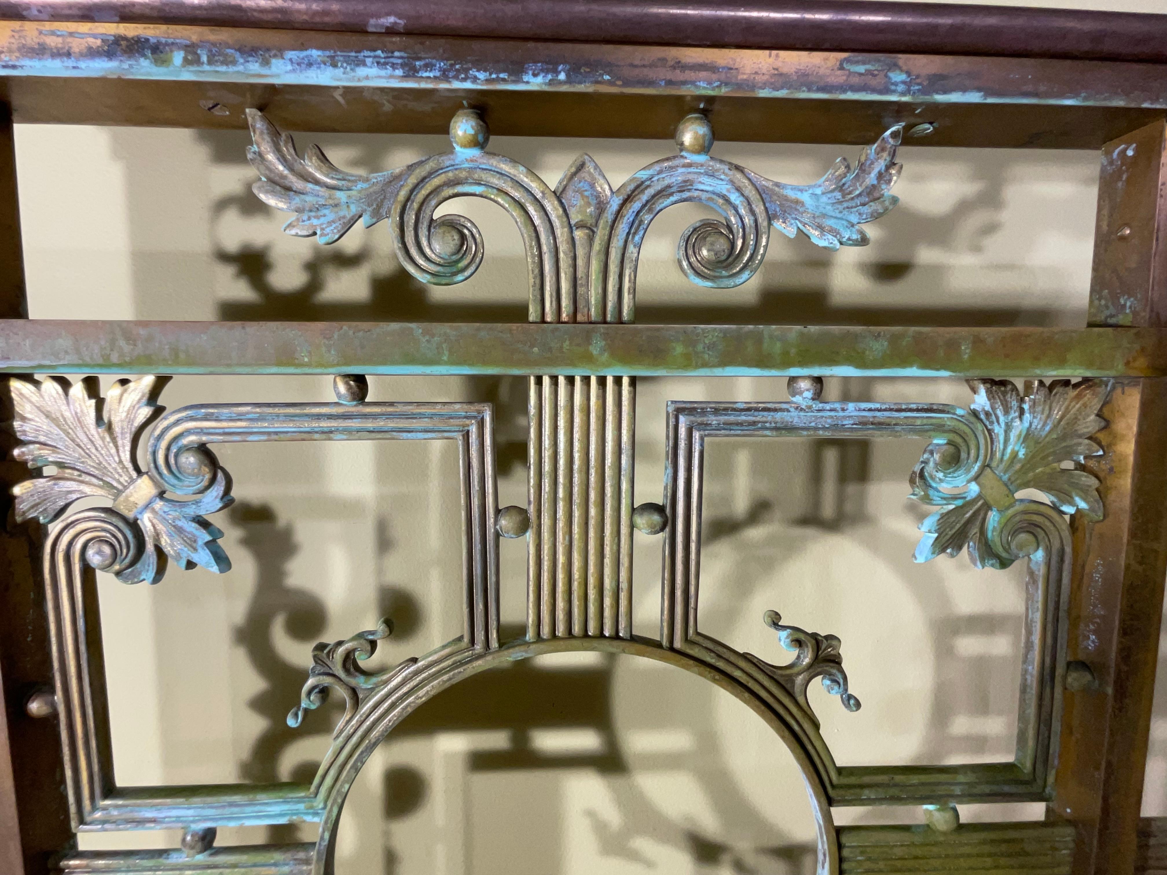 Exquisita Pantalla de Bronce Antiguo y Latón para Chimenea - Una Belleza Impresionante en venta 5