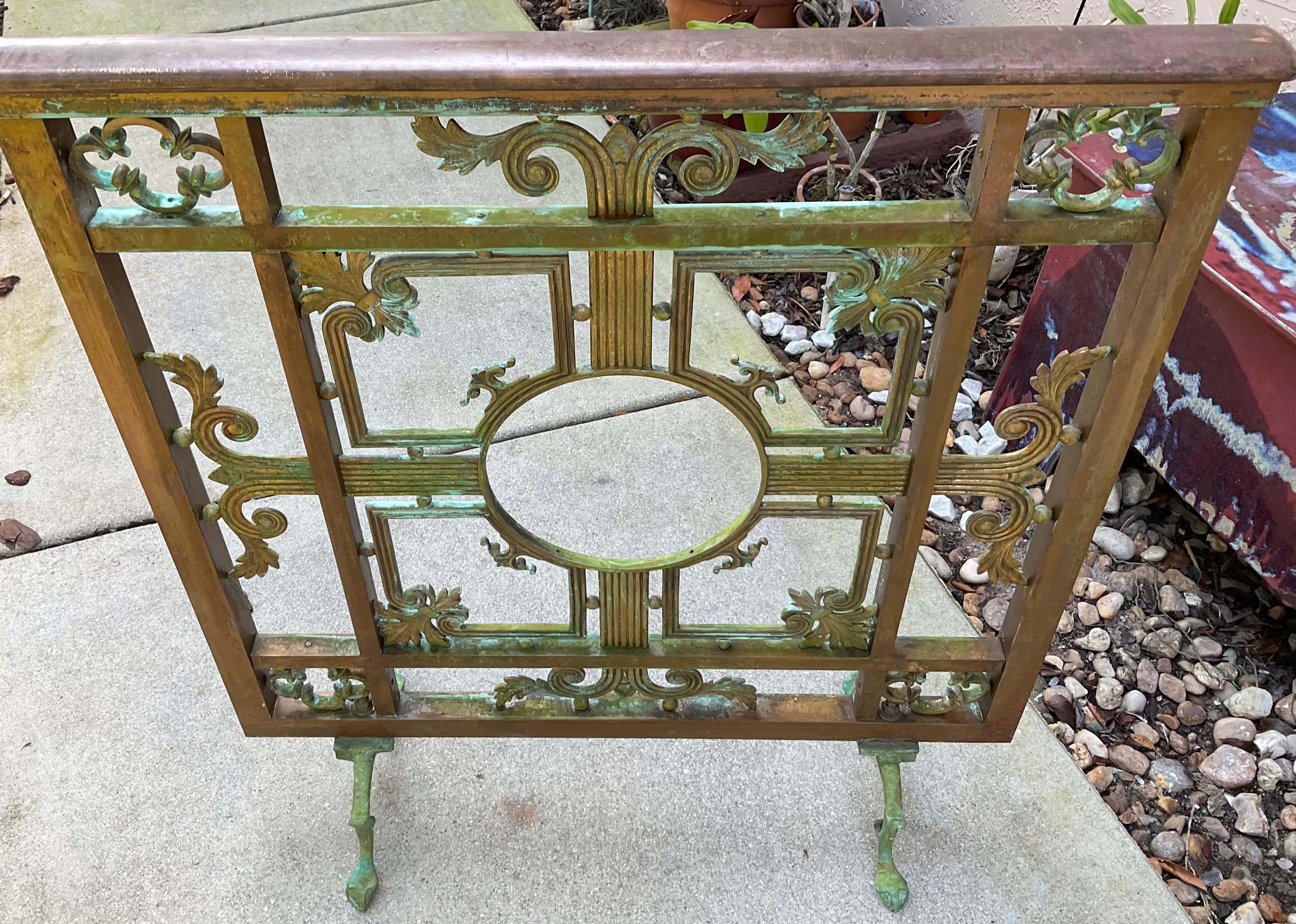 Exquisita Pantalla de Bronce Antiguo y Latón para Chimenea - Una Belleza Impresionante en venta 7