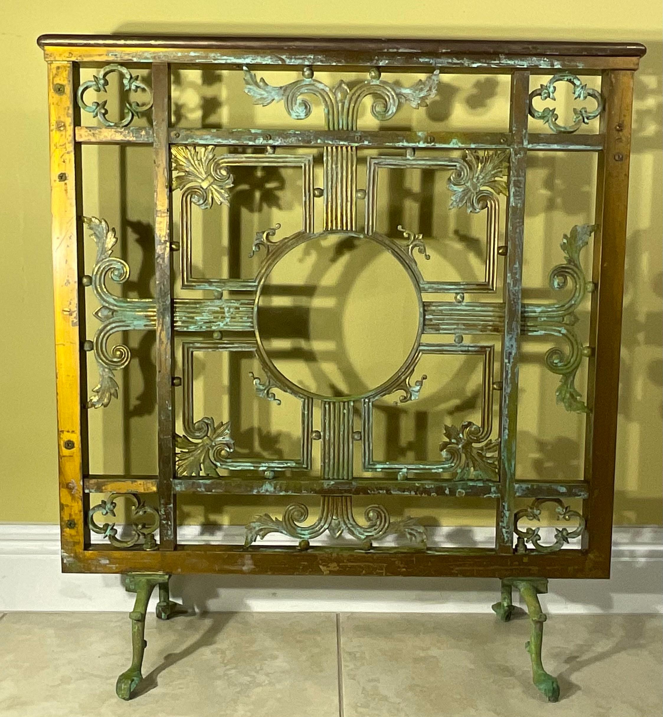Exquisita Pantalla de Bronce Antiguo y Latón para Chimenea - Una Belleza Impresionante en venta 10