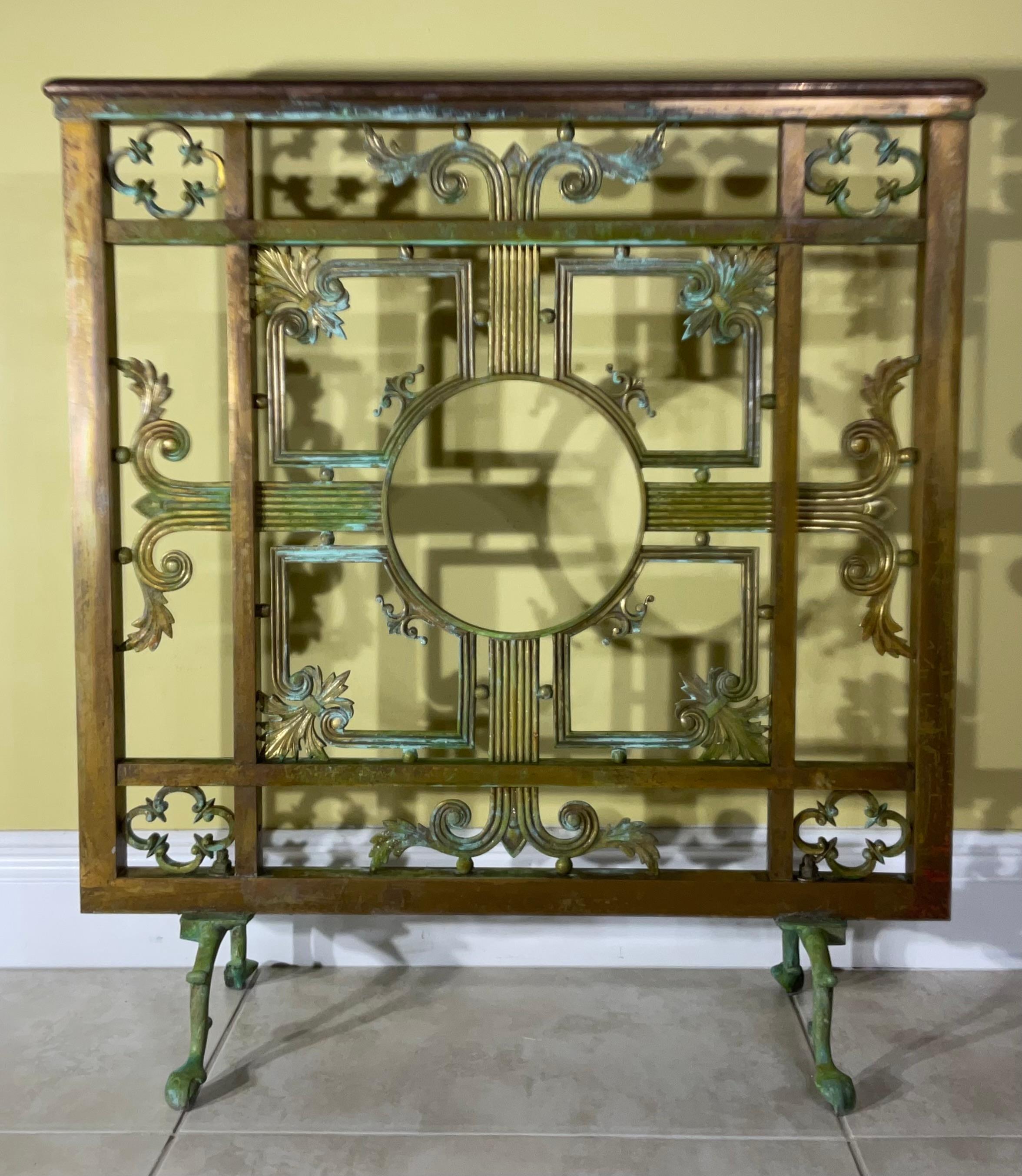 Exquisita Pantalla de Bronce Antiguo y Latón para Chimenea - Una Belleza Impresionante Vaciado en venta