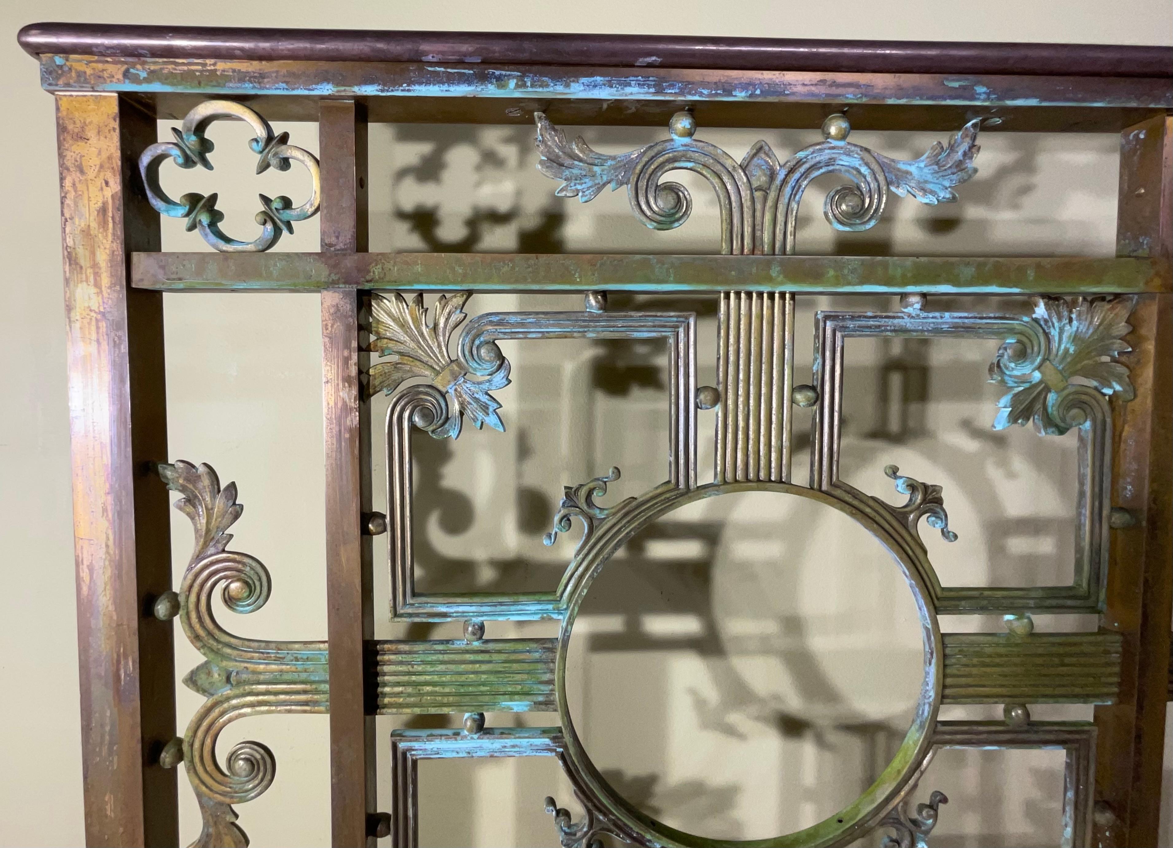 Exquisita Pantalla de Bronce Antiguo y Latón para Chimenea - Una Belleza Impresionante en venta 1