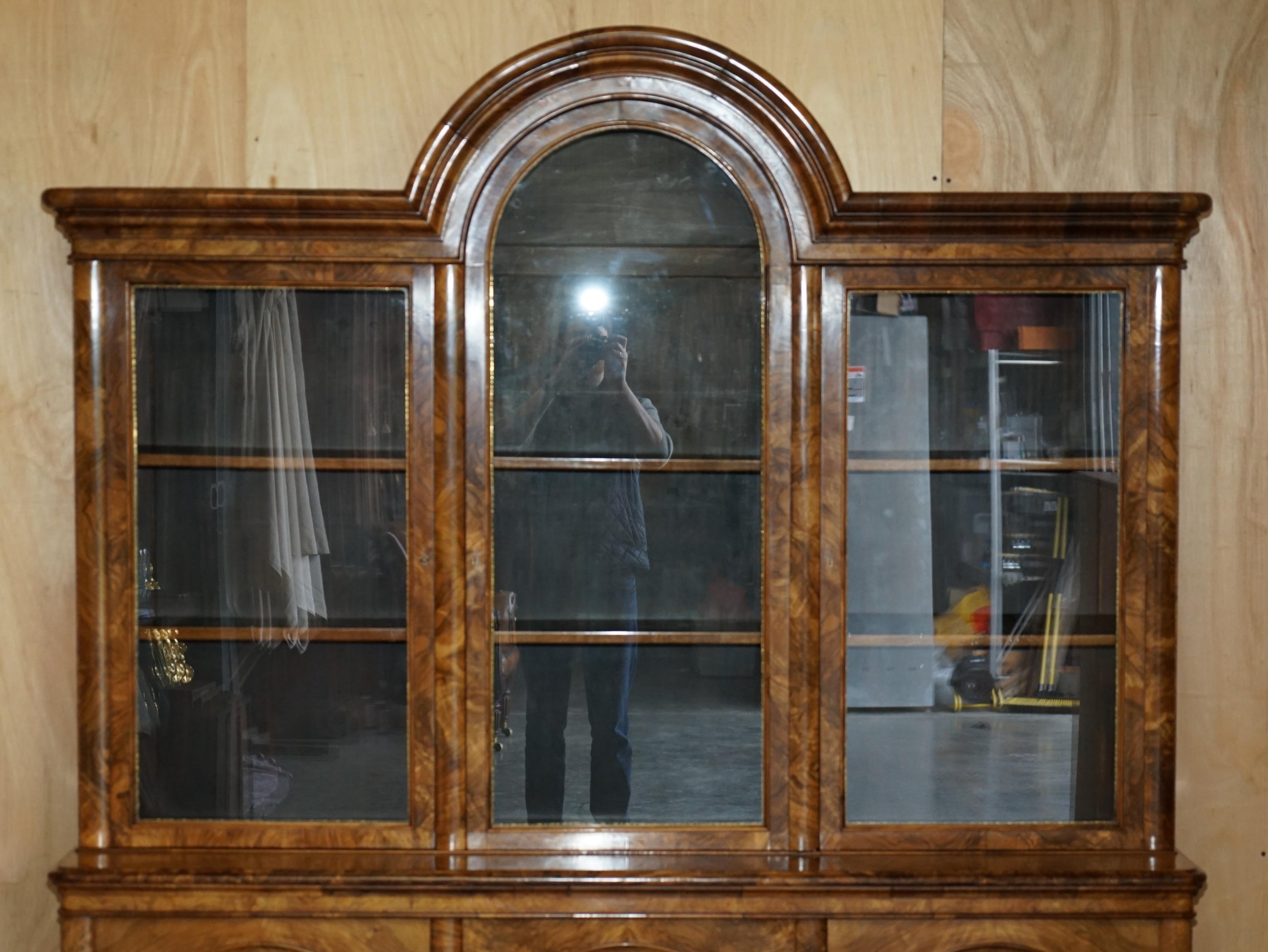 EXQUISITE ANTiQUE BURR WALNUT STEEPLE GOTHIC REVIVAL LIBRARY BOOKCASE DRESSER For Sale 3