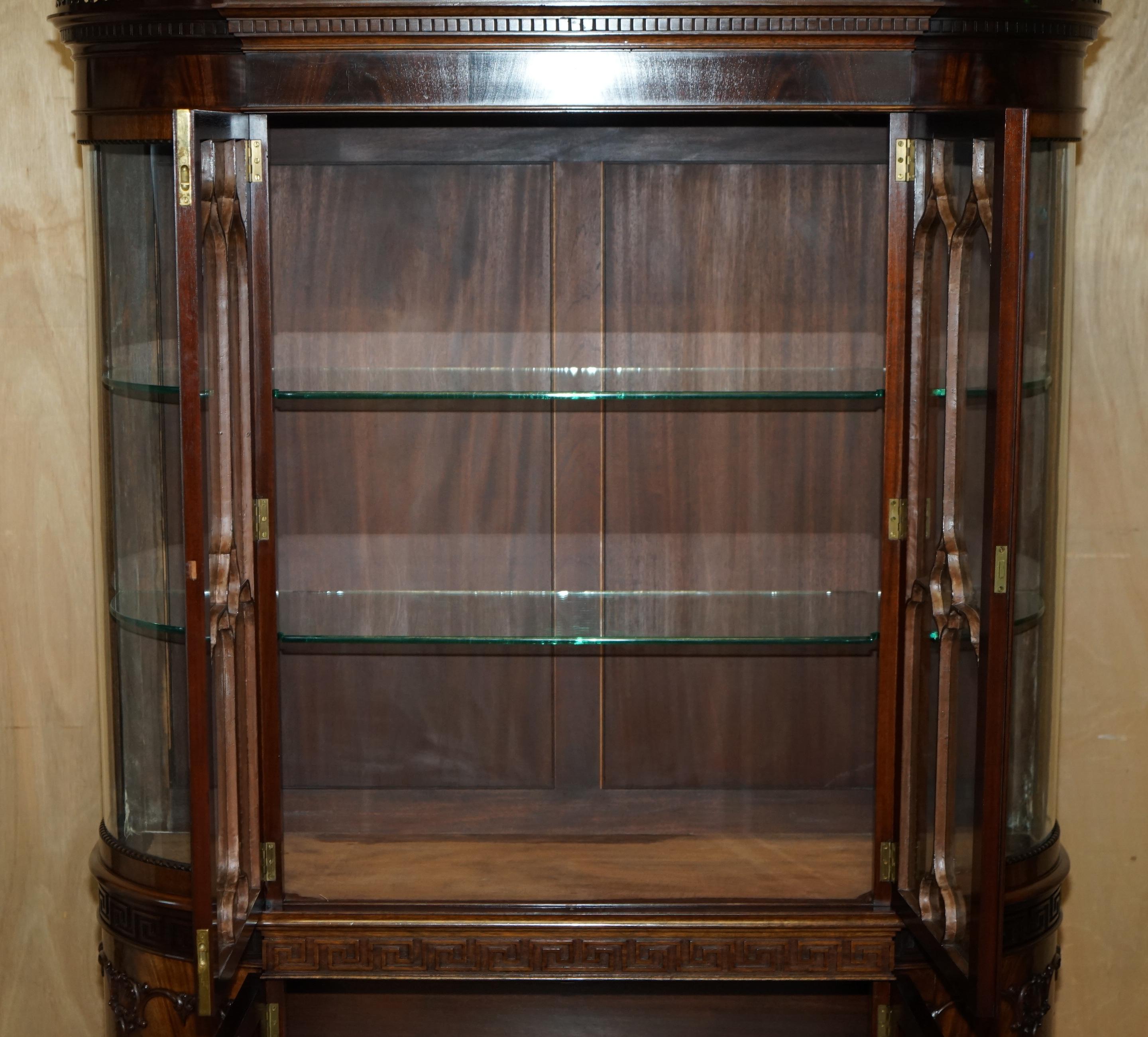 EXQUISiTE ANTIQUE CHARLES BAKER OF CHIPPENDALE HOUSE STAMPED DISPLAY CABINET For Sale 12