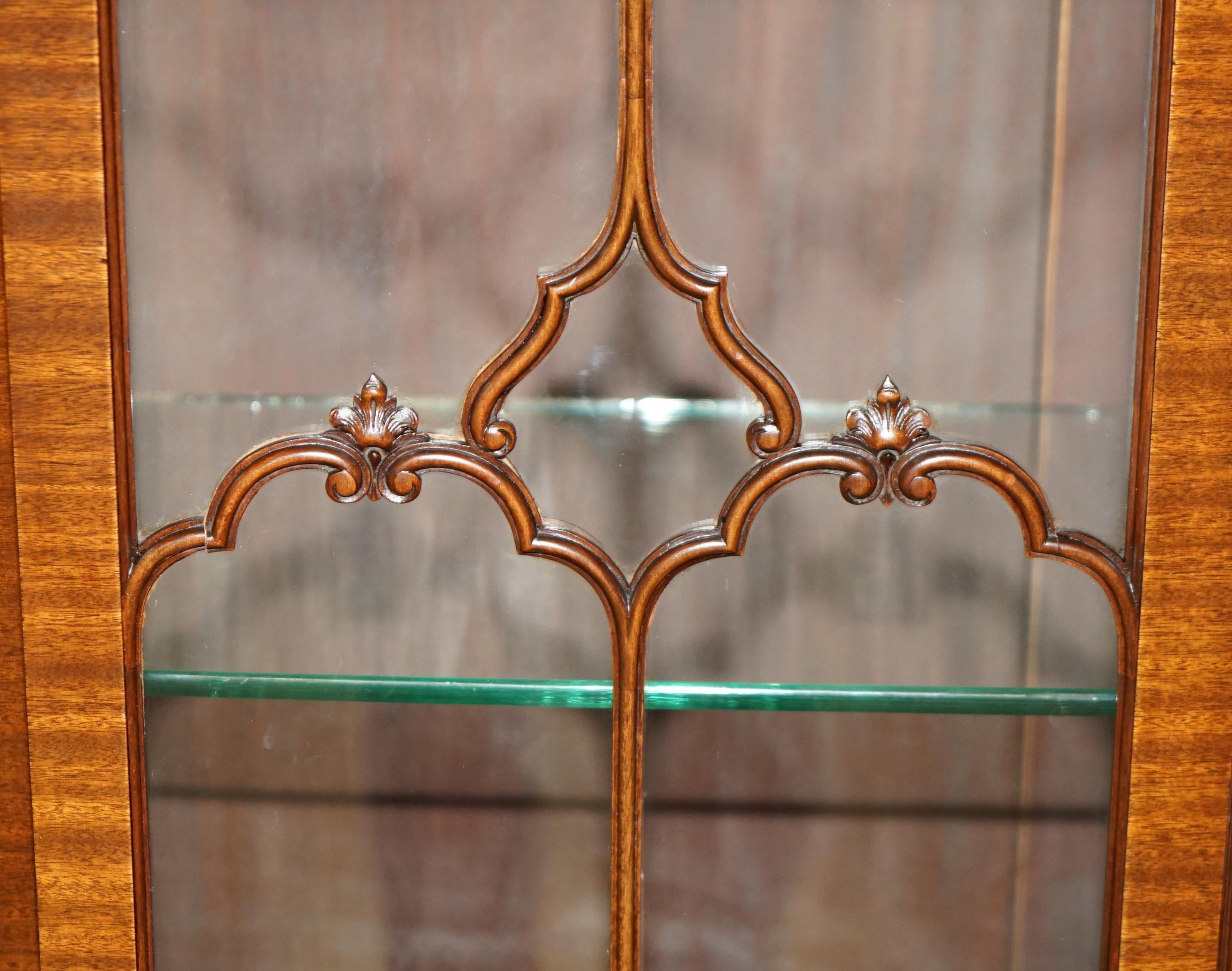 Hand-Crafted EXQUISiTE ANTIQUE CHARLES BAKER OF CHIPPENDALE HOUSE STAMPED DISPLAY CABINET For Sale