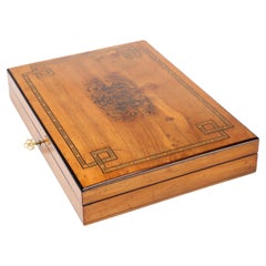 Exquisito joyero antiguo de madera de cerezo
