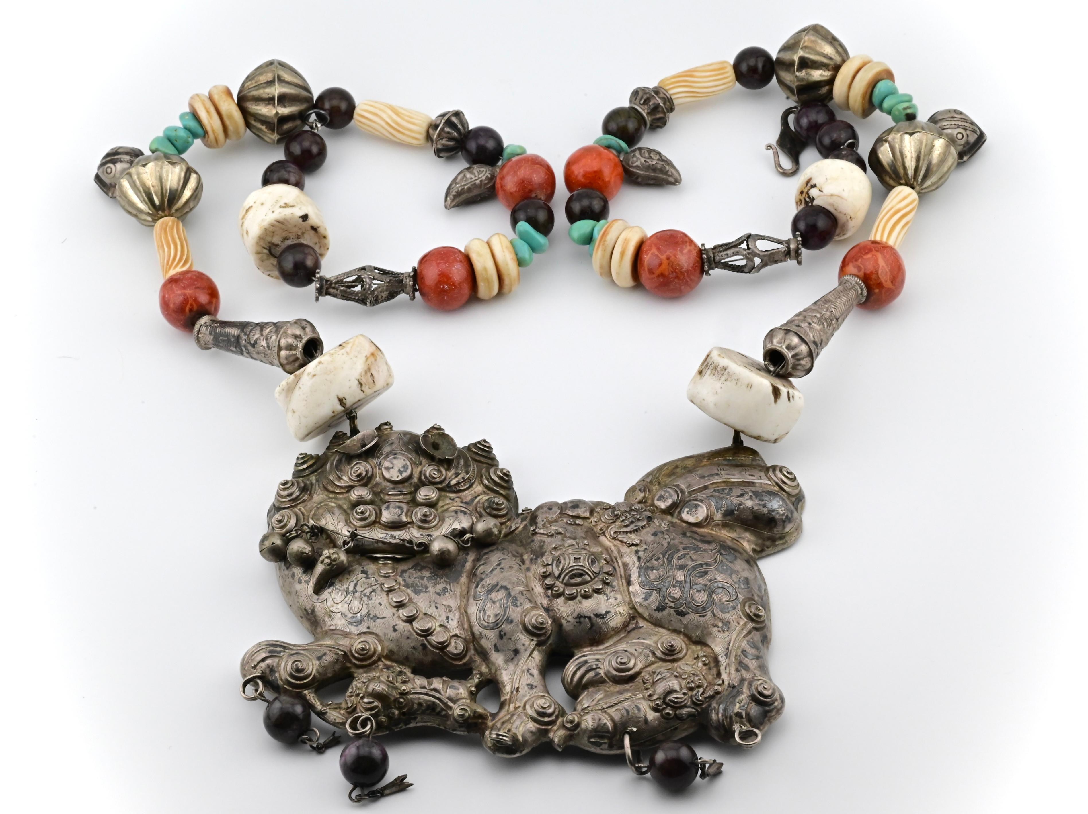 Exquisite Antique Chinese Foo Lion Silver Tribal Necklace In Good Condition In Media, PA