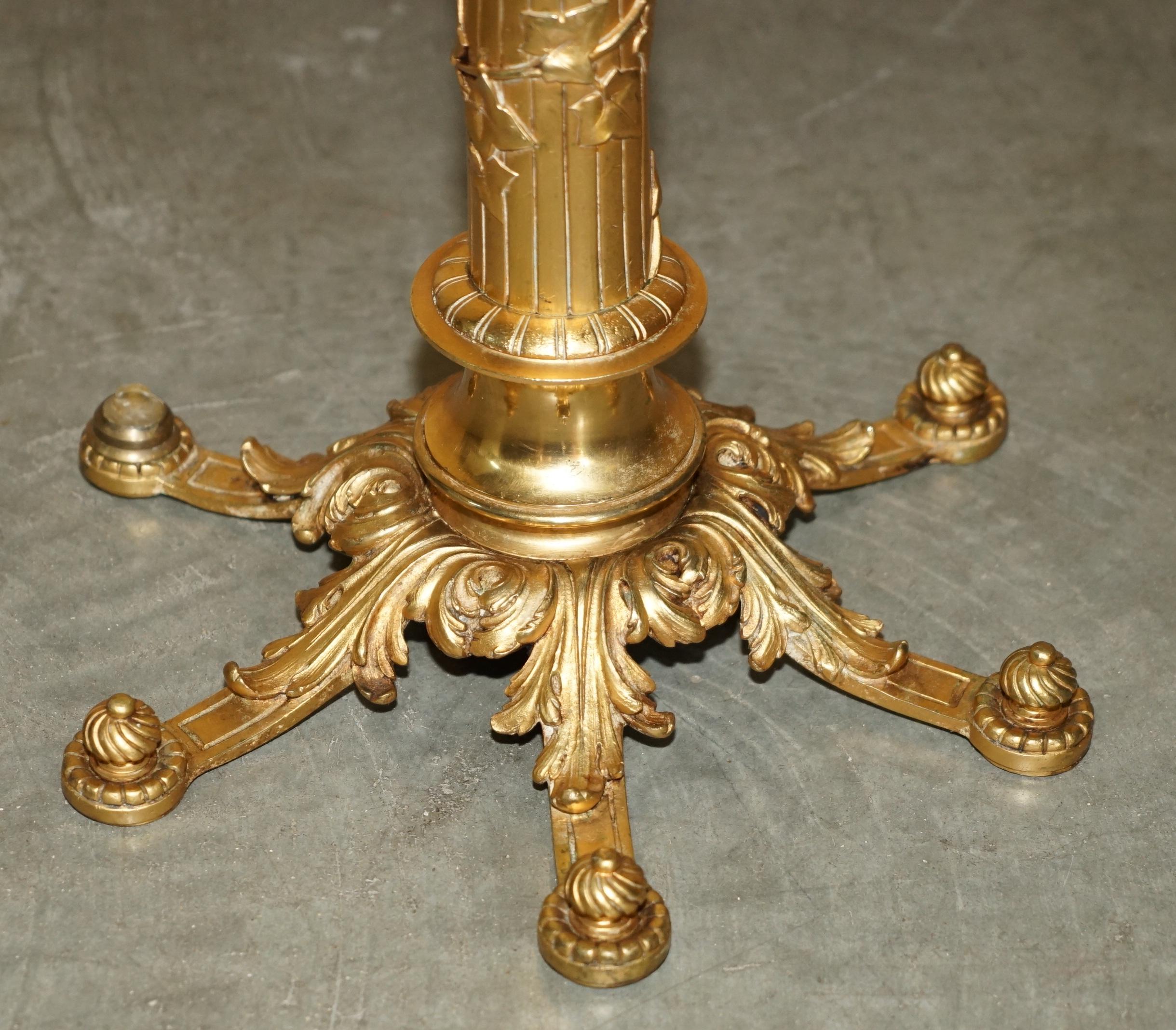 EXQUISITE ANTIQUE CIRCA 1900 BRASS SiDE END LAMP TABLE WITH THICK MARBLE TOP For Sale 3