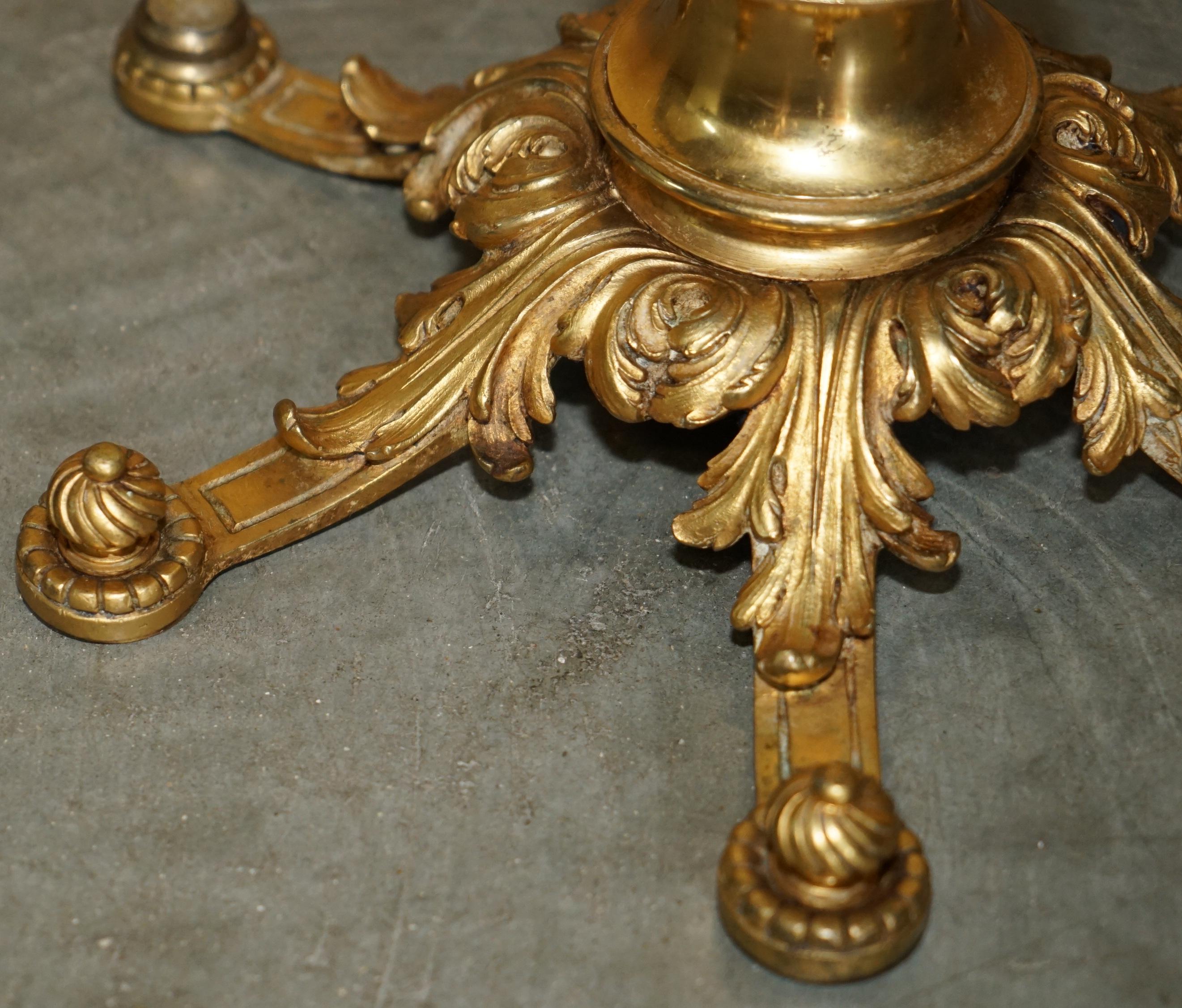 EXQUISITE ANTIQUE CIRCA 1900 BRASS SiDE END LAMP TABLE WITH THICK MARBLE TOP For Sale 3