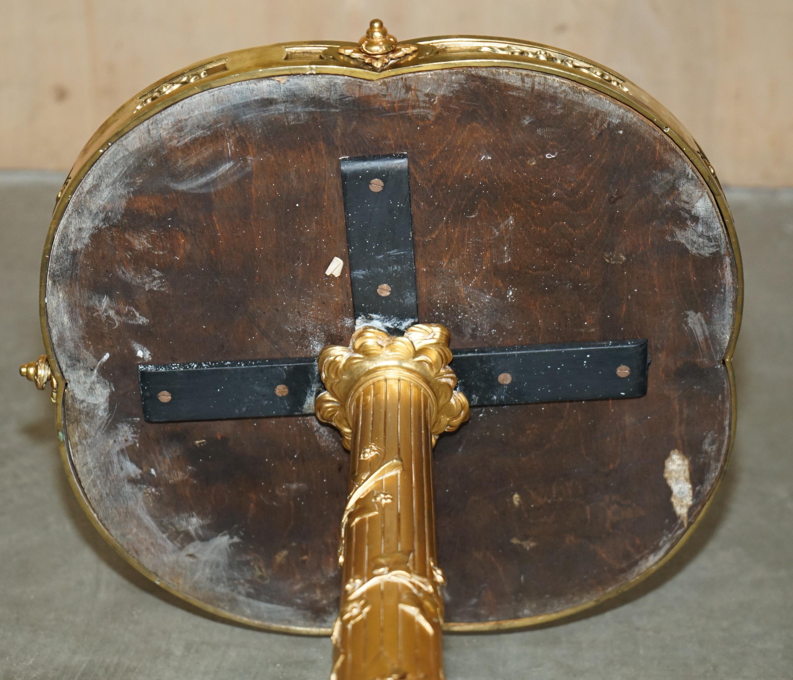 EXQUISITE ANTIQUE CIRCA 1900 BRASS SiDE END LAMP TABLE WITH THICK MARBLE TOP For Sale 8