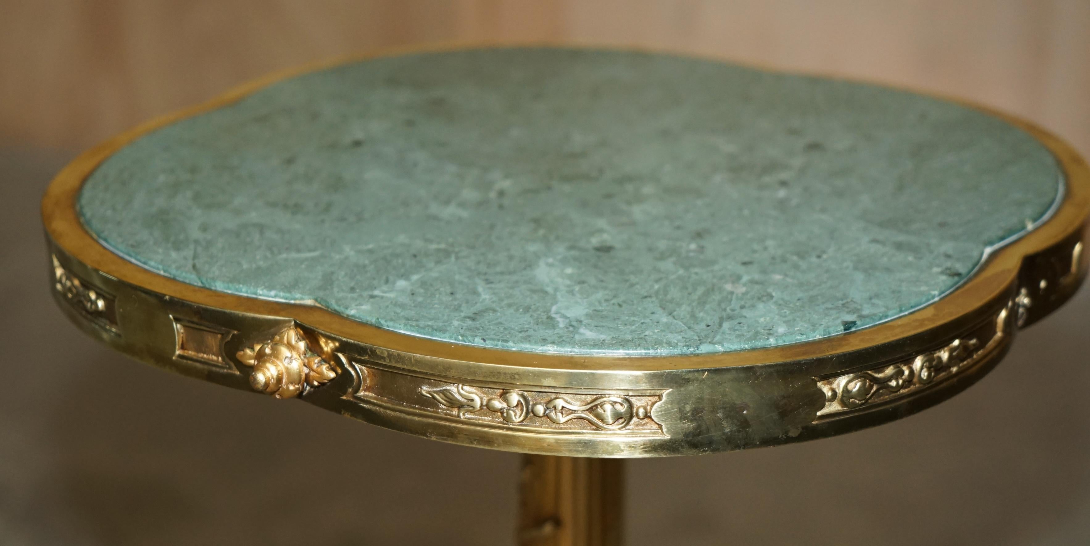 EXQUISITE ANTIQUE CIRCA 1900 BRASS SiDE END LAMP TABLE WITH THICK MARBLE TOP For Sale 9