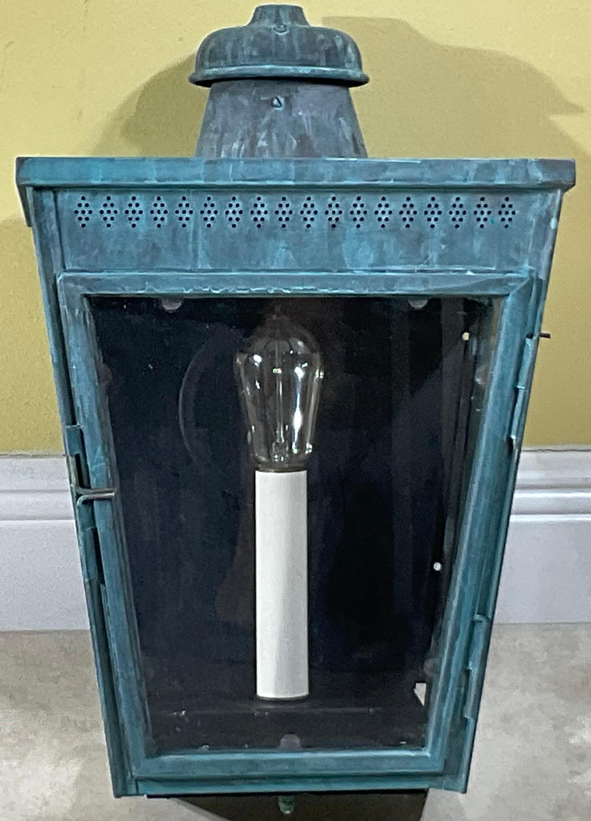 Exquisito farol de pared de cobre antiguo - Una pieza intemporal de la historia en venta 6