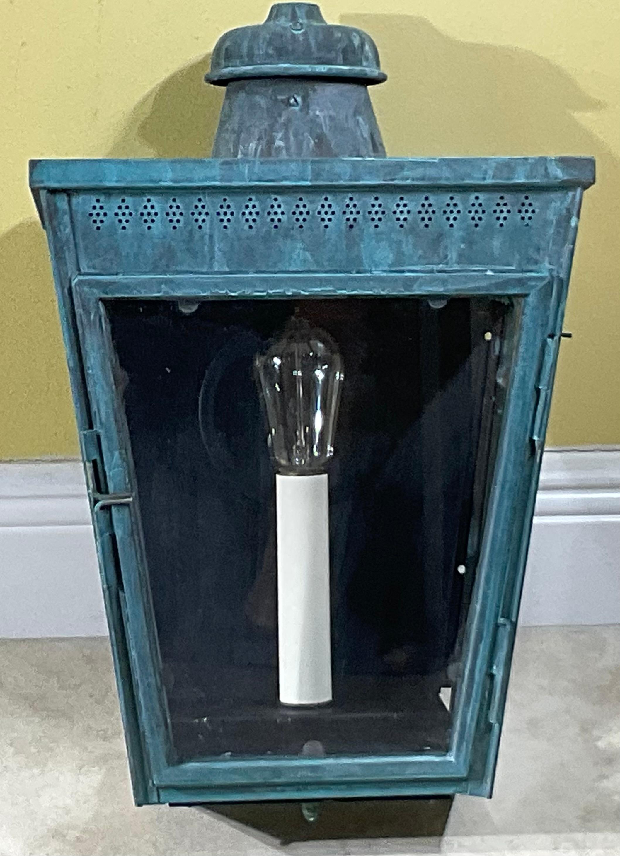 Exquisito farol de pared de cobre antiguo - Una pieza intemporal de la historia en venta 7