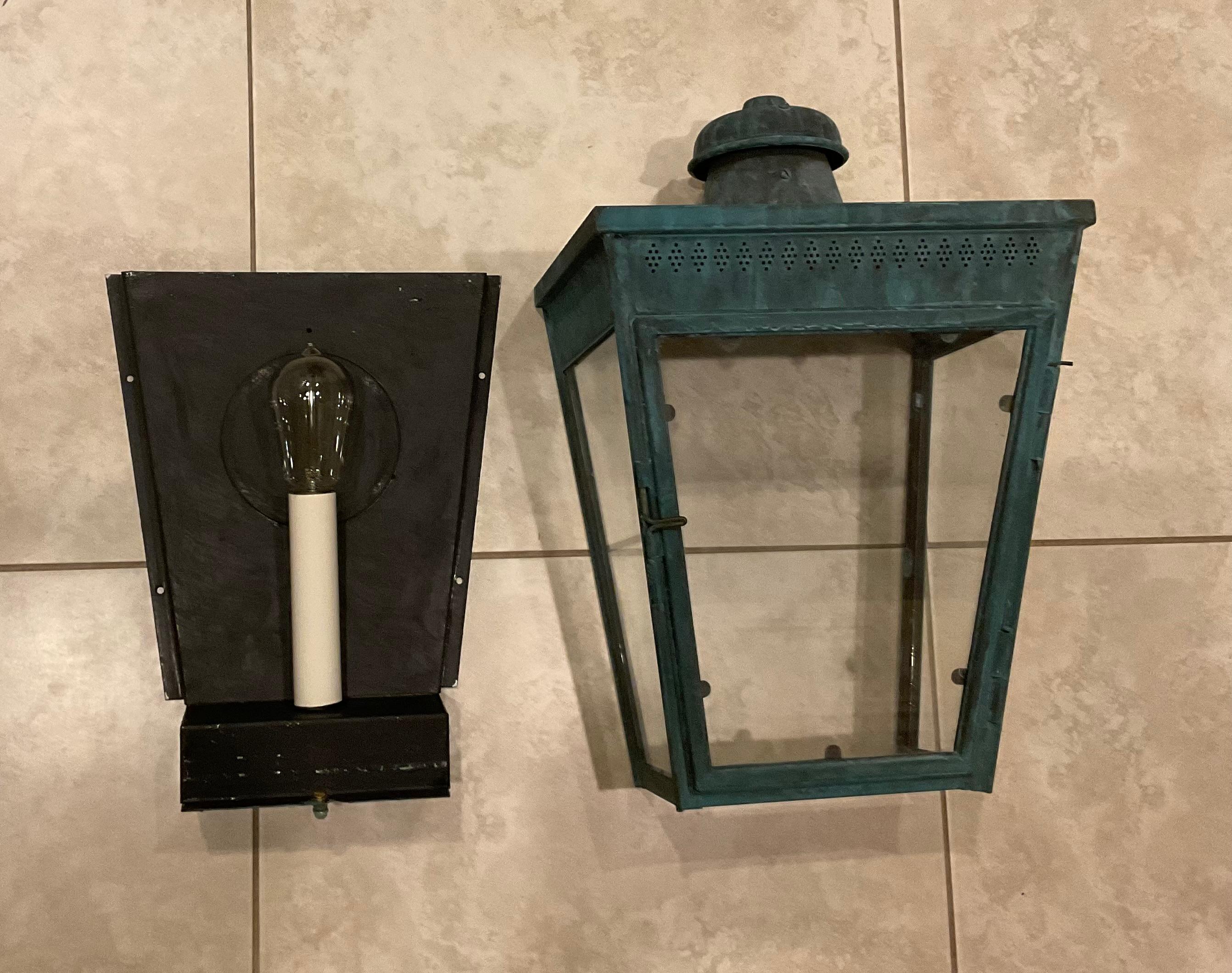 Exquisito farol de pared de cobre antiguo - Una pieza intemporal de la historia en venta 8