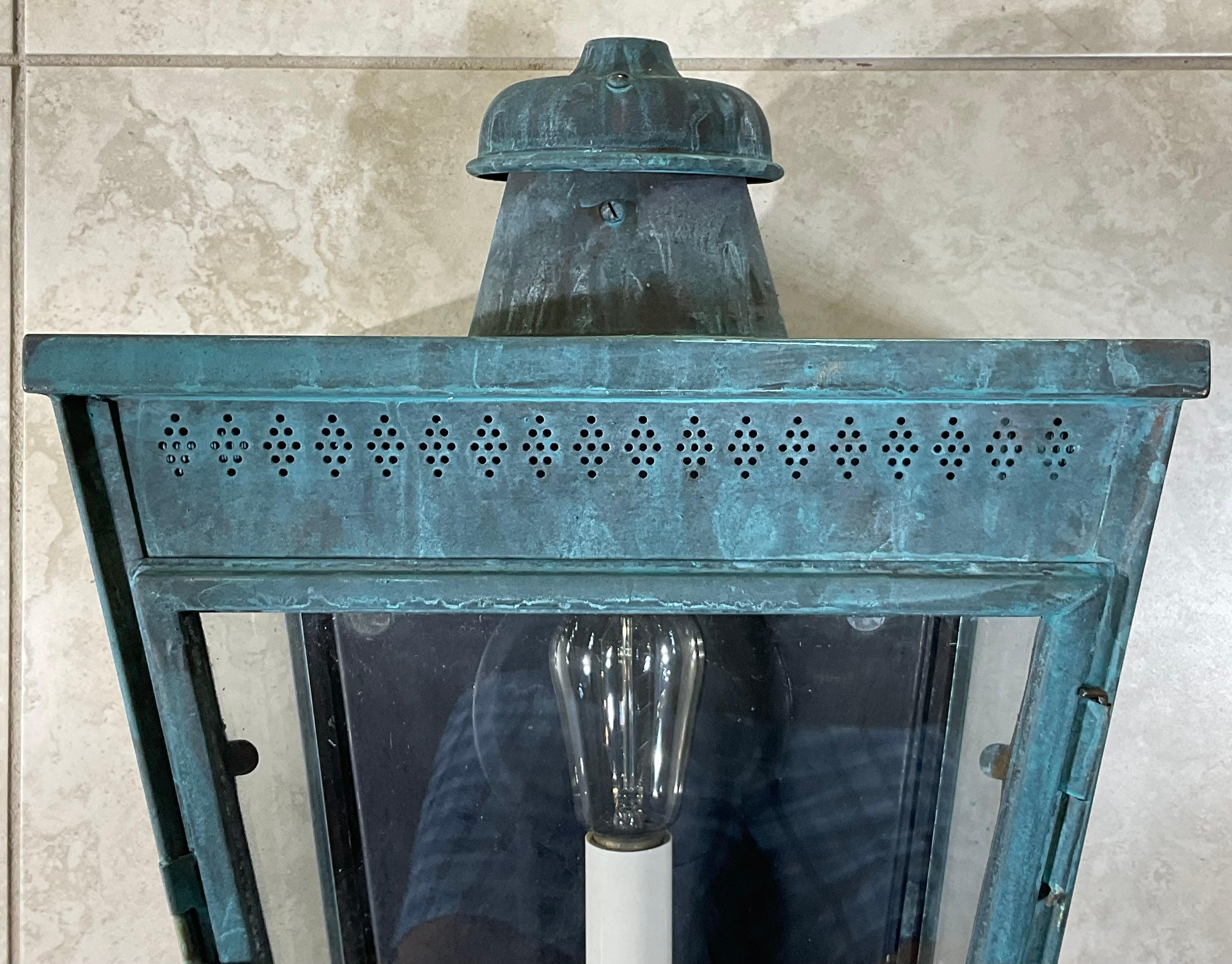 Exquisito farol de pared de cobre antiguo - Una pieza intemporal de la historia en Bueno estado para la venta en Delray Beach, FL
