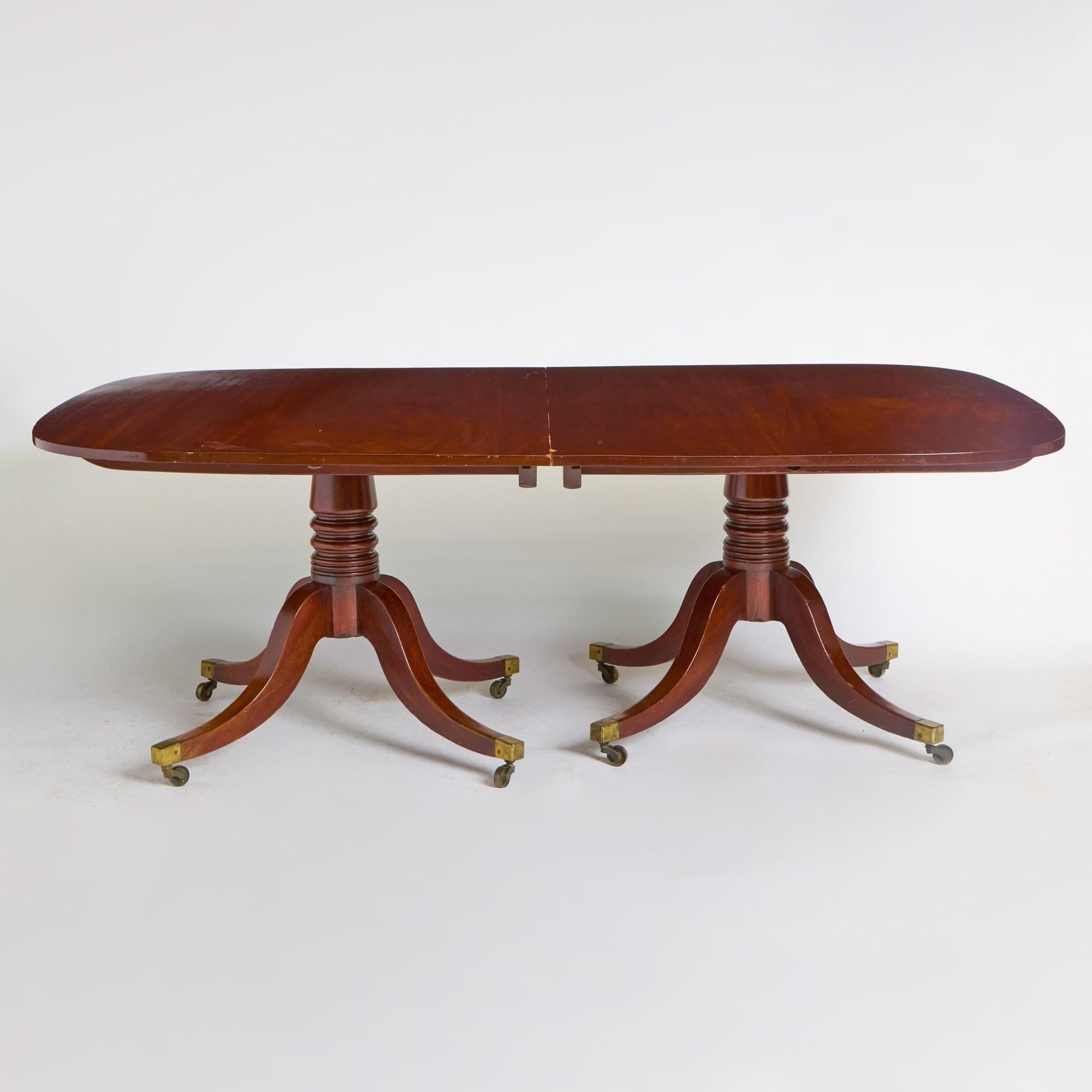 Magnifique table de salle à manger anglaise ancienne de style George III en bois d'acajou en vente 3