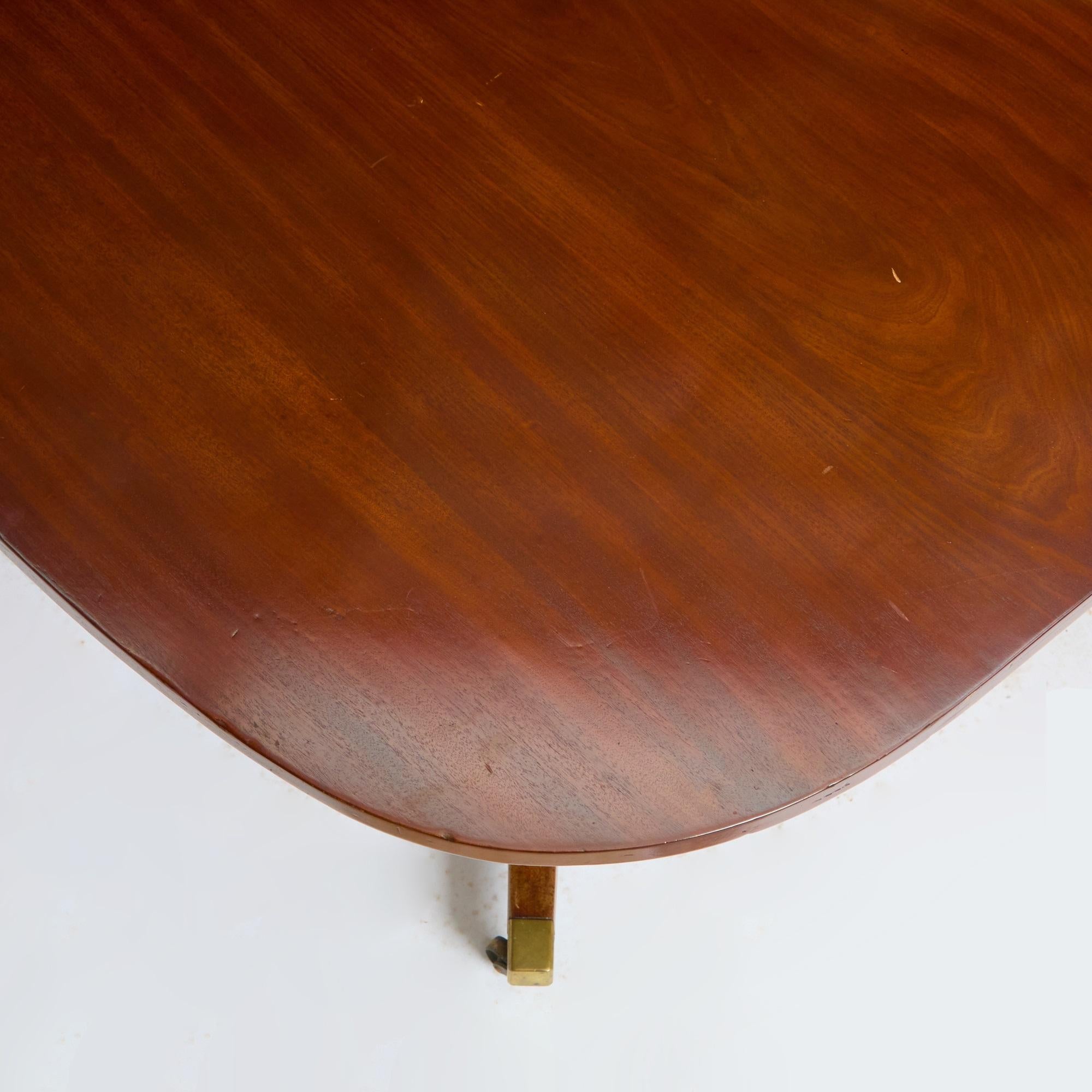 Magnifique table de salle à manger anglaise ancienne de style George III en bois d'acajou Bon état - En vente à Tarry Town, NY