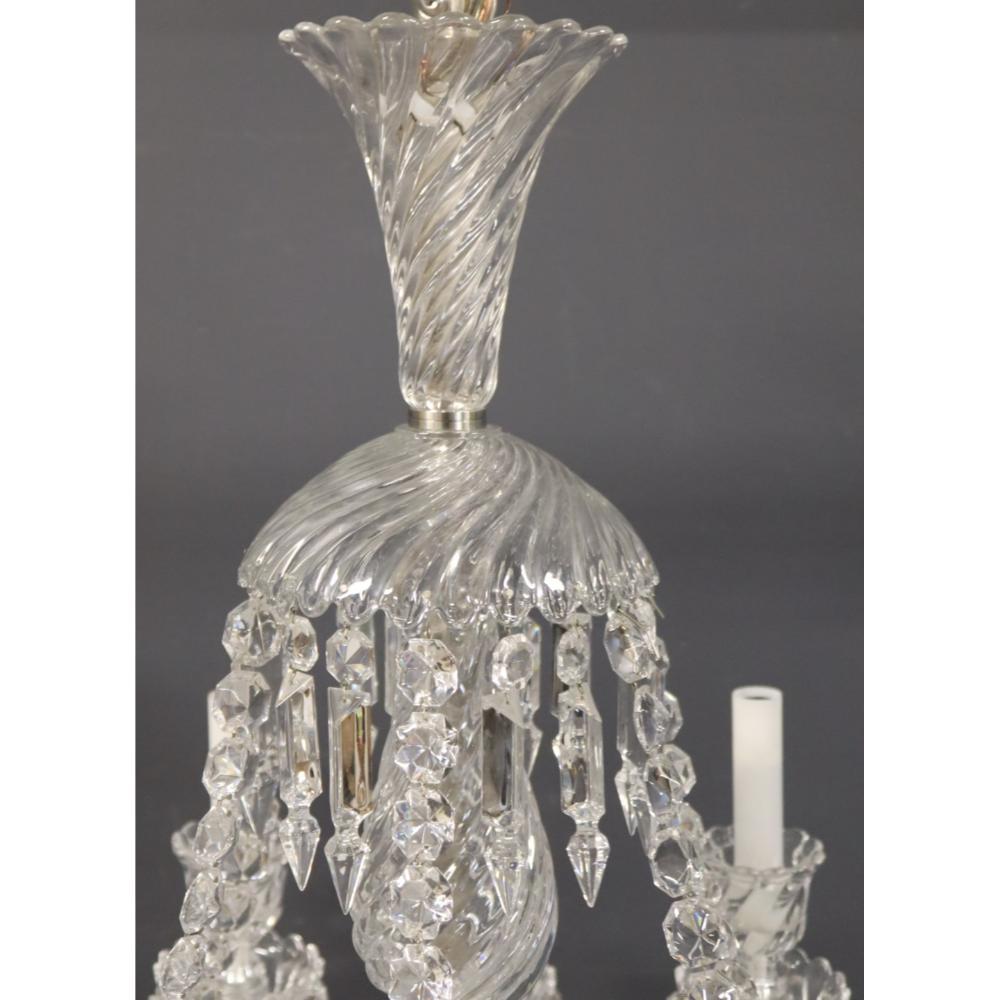 Squisito lampadario Antique French in cristallo Baccarat stile Luigi XVI In condizioni buone in vendita a Tarry Town, NY