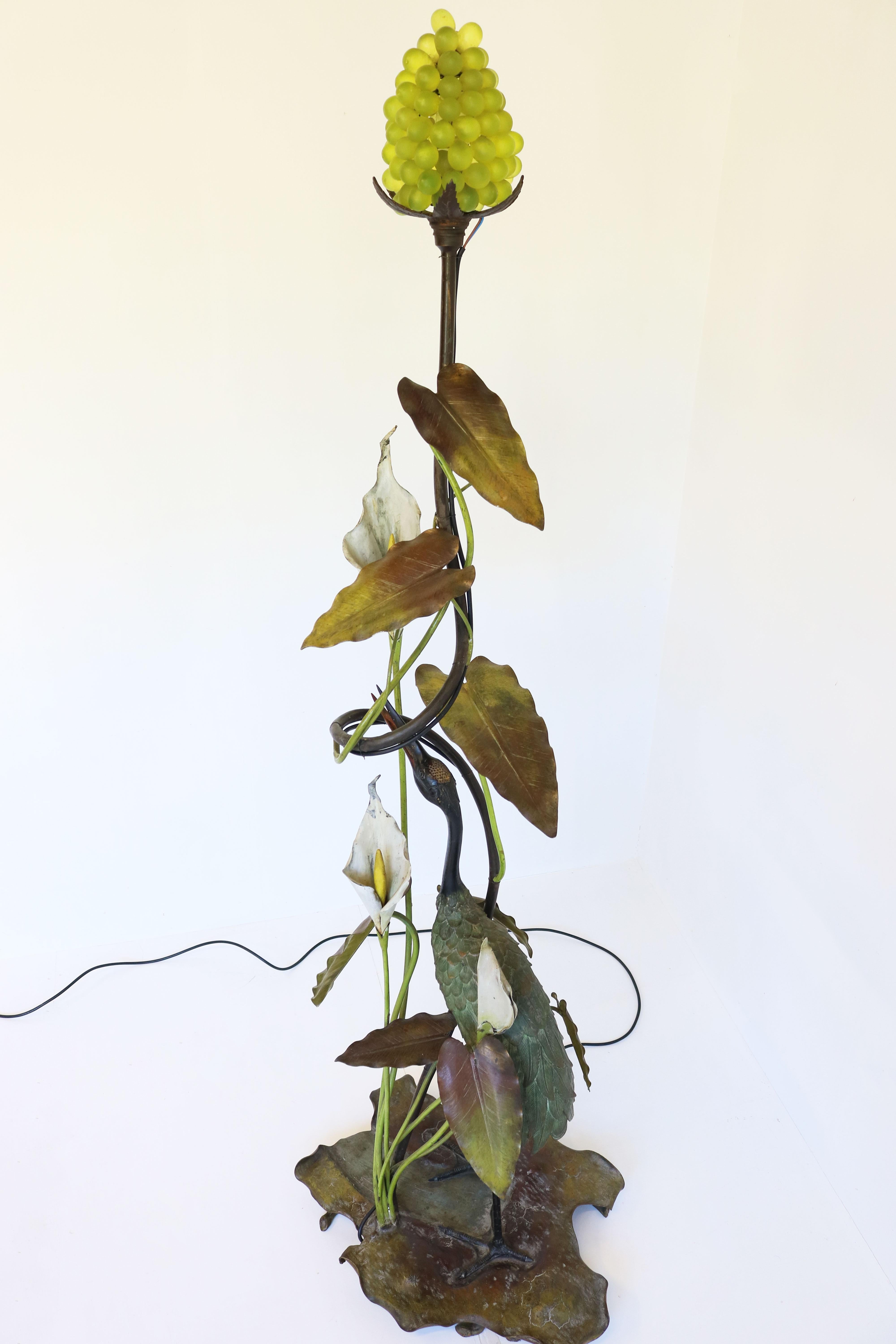 Fatto a mano Squisita lampada da terra Antique French Heron Art Nouveau Bronze Floral Lilly Pads in vendita