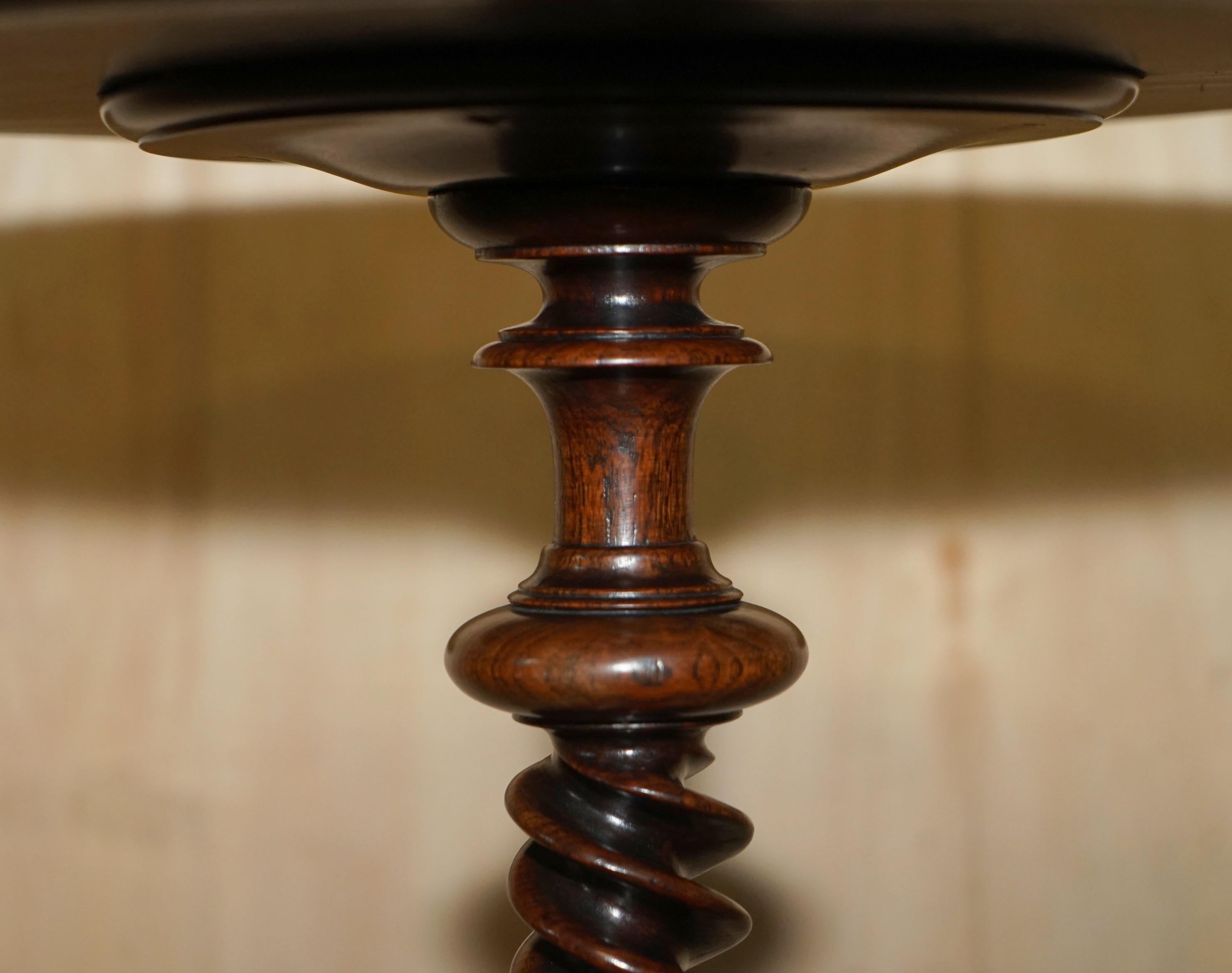 Anglais Magnifique table d'appoint ancienne en bois de feuillus George III vers 1800 avec colonne en spirale en vente