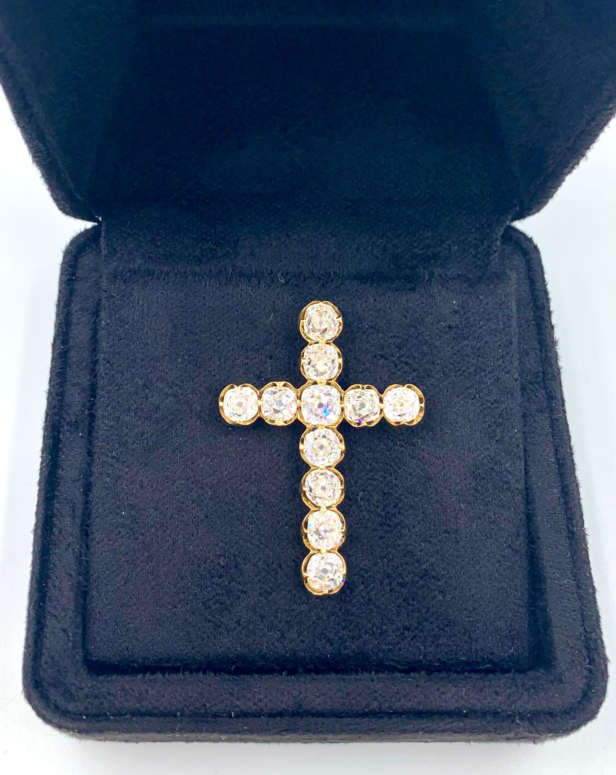 Exquisite antike georgianische 3.7TCW Diamant-Kreuz aus 18 Karat Gelbgold mit alteuropäischem Minenschliff im Zustand „Gut“ im Angebot in New York, NY