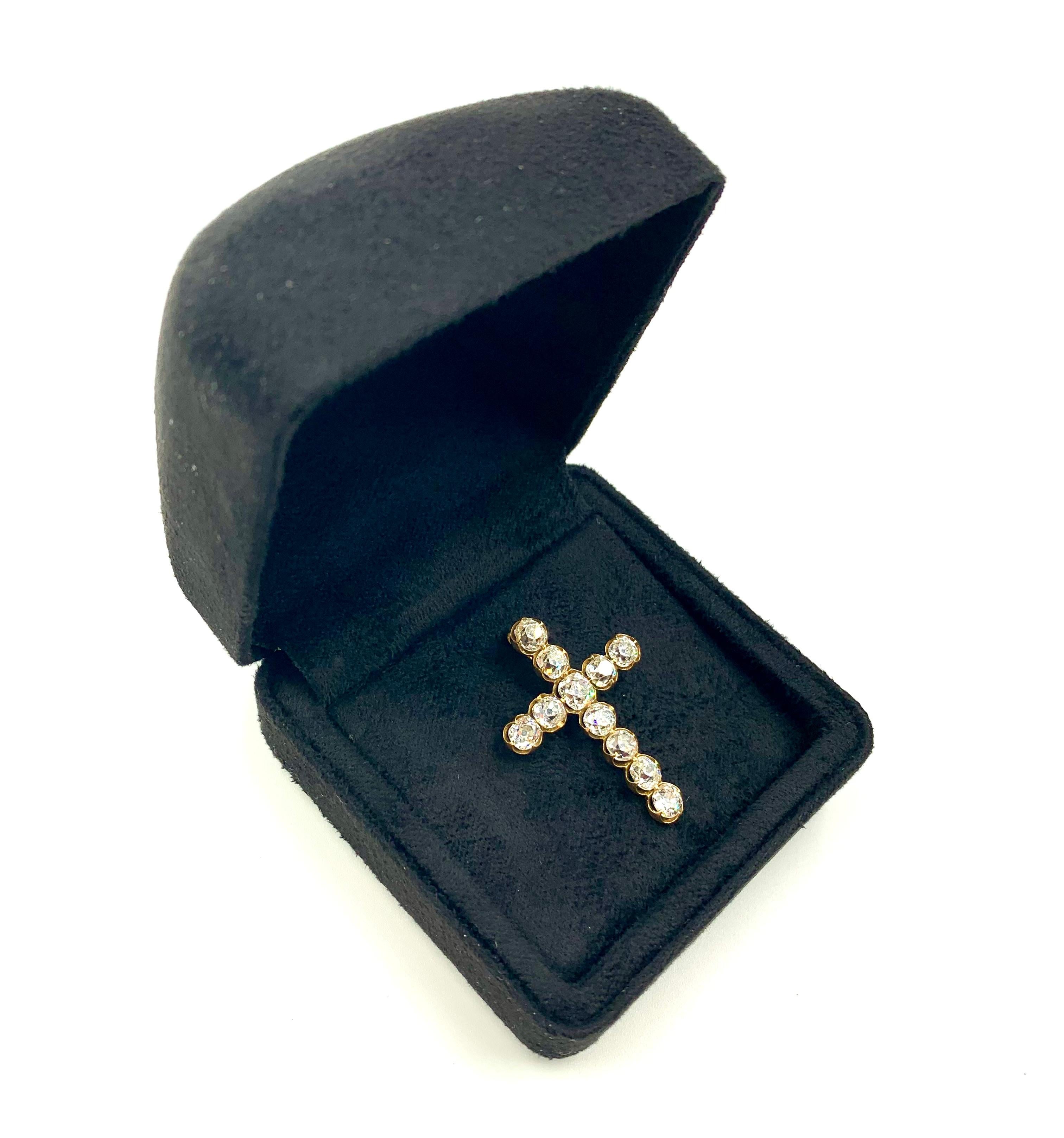 Exquisite antike georgianische 3.7TCW Diamant-Kreuz aus 18 Karat Gelbgold mit alteuropäischem Minenschliff für Damen oder Herren im Angebot