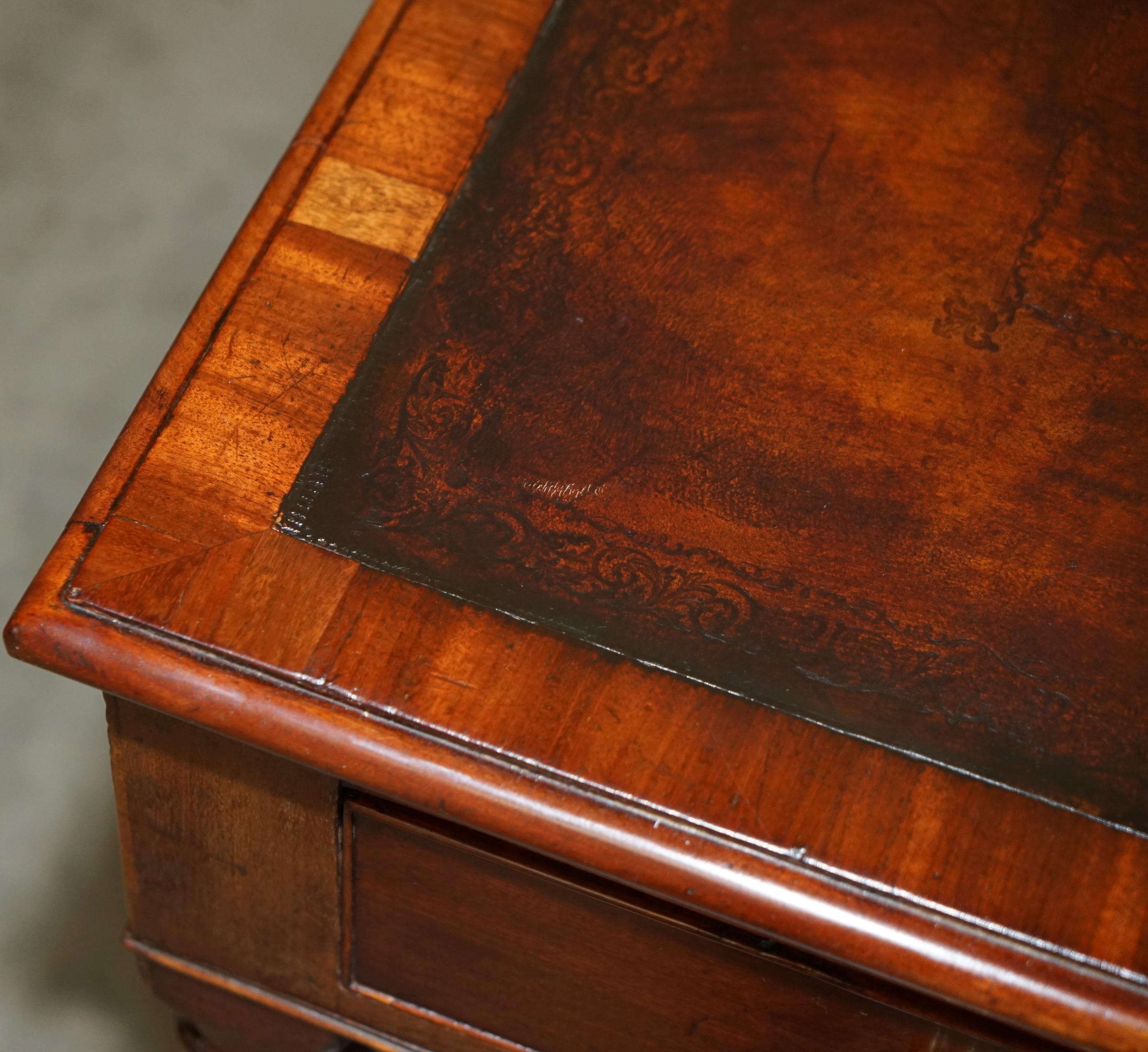 EXQUISITE ANTiQUE GEORGIAN IRISH 1780 RESTORED BROWN LEATHER WRITING TABLE DESK For Sale 5