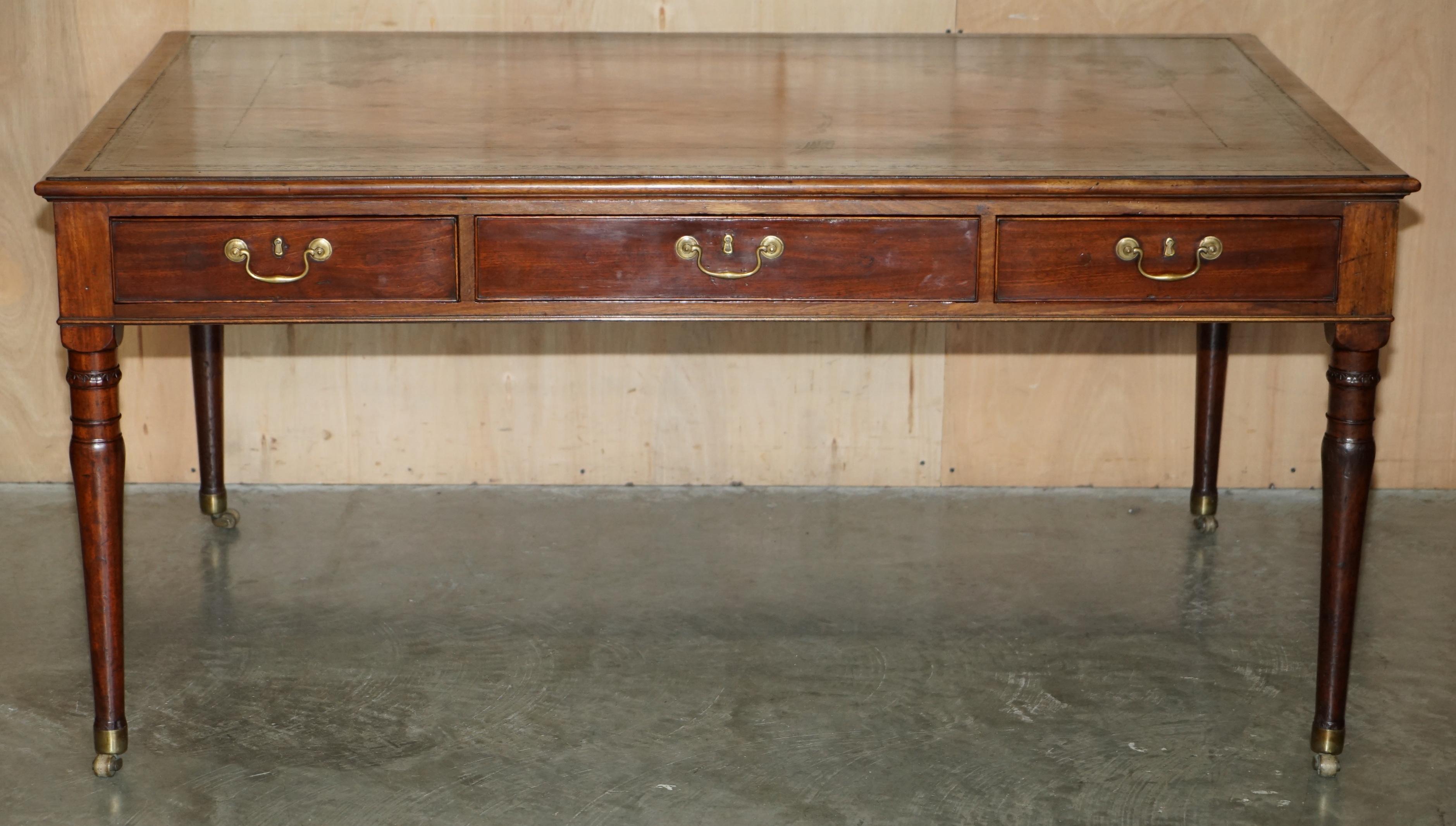 EXQUISITE ANTiQUE GEORGIAN IRISH 1780 RESTORED BROWN LEATHER WRITING TABLE DESK For Sale 8