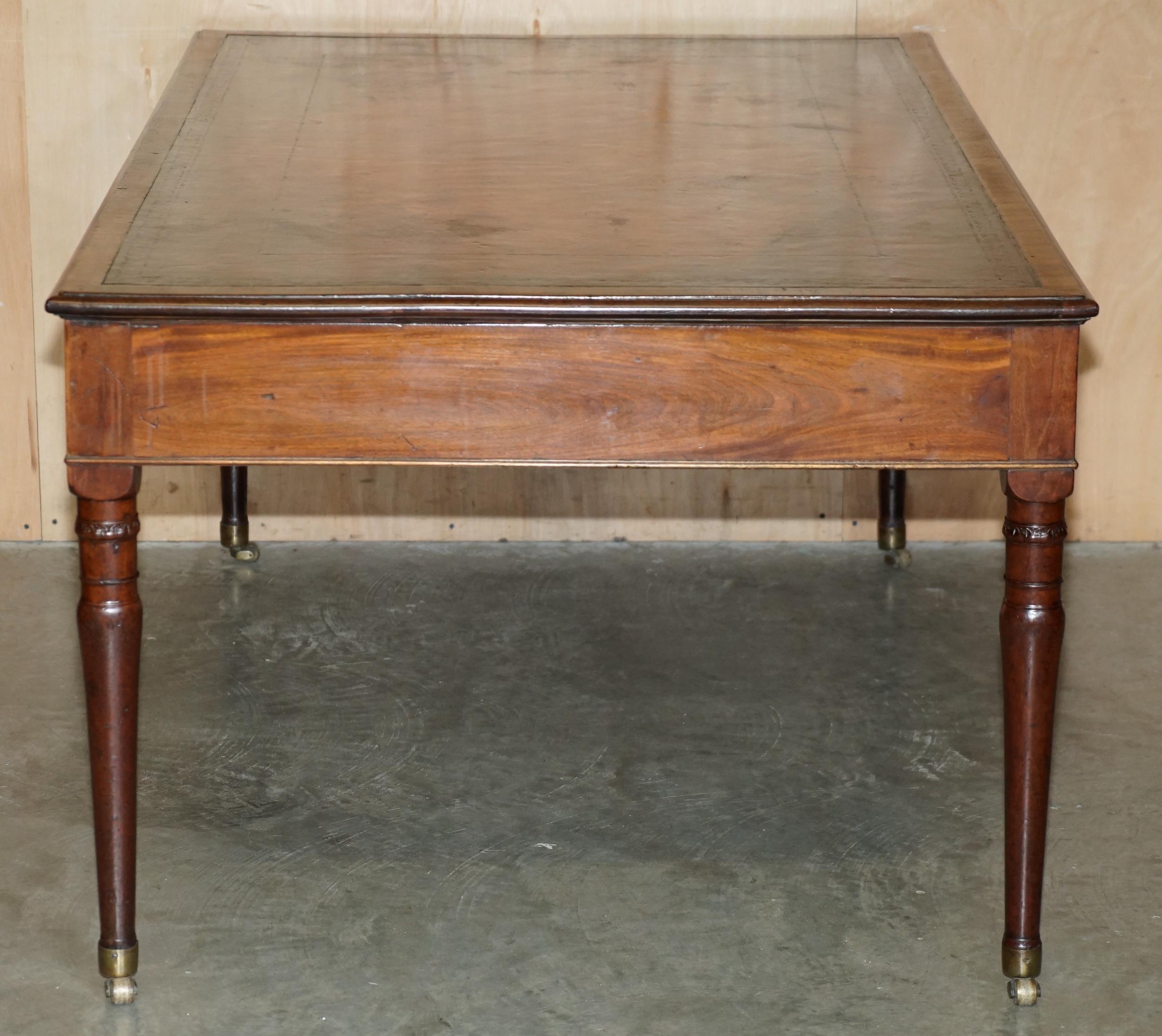 EXQUISITE ANTiQUE GEORGIAN IRISH 1780 RESTORED BROWN LEATHER WRITING TABLE DESK For Sale 11