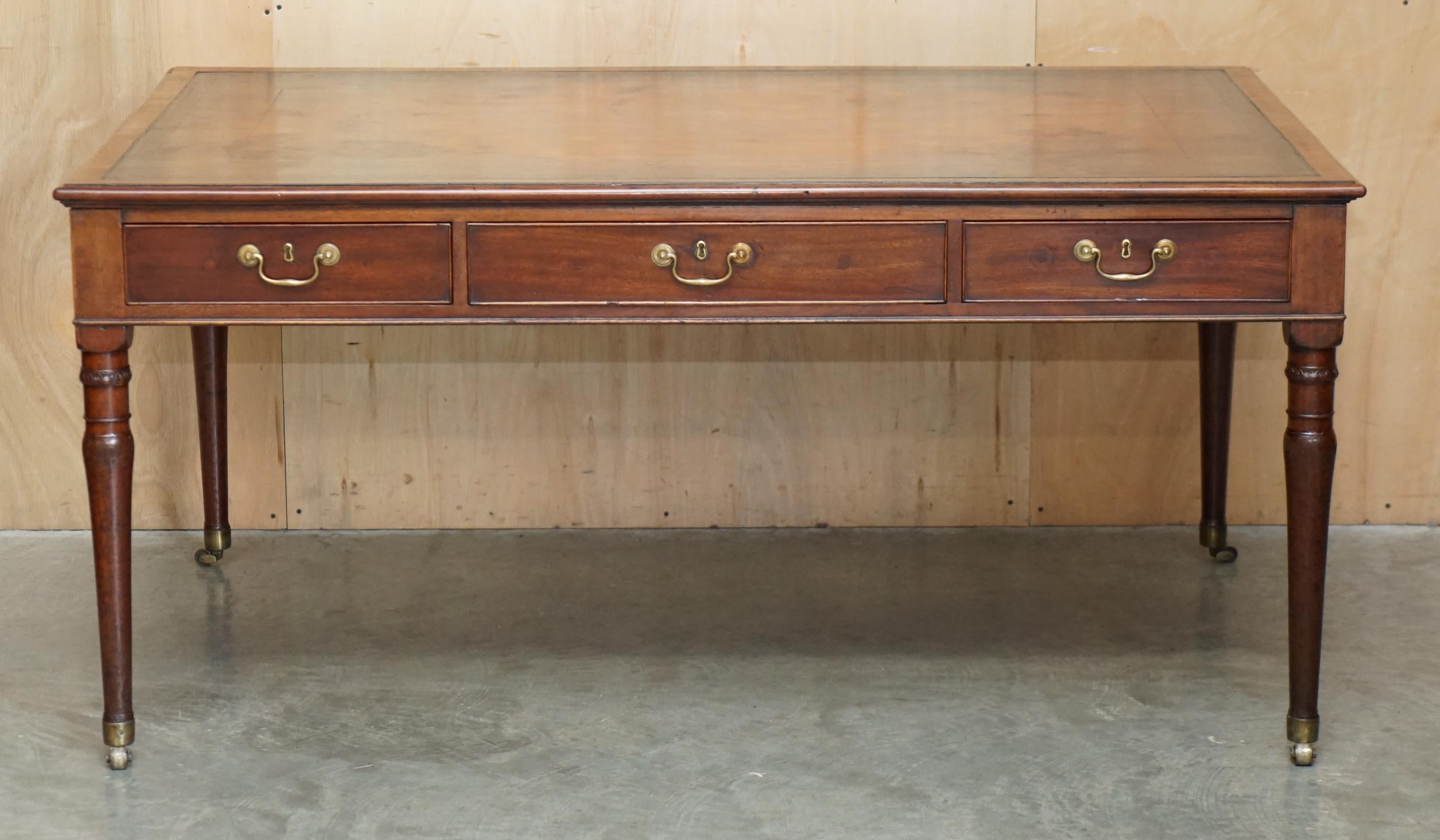 Georgian EXQUISITE ANTiQUE GEORGIAN IRISH 1780 RESTORED BROWN LEATHER WRITING TABLE DESK For Sale