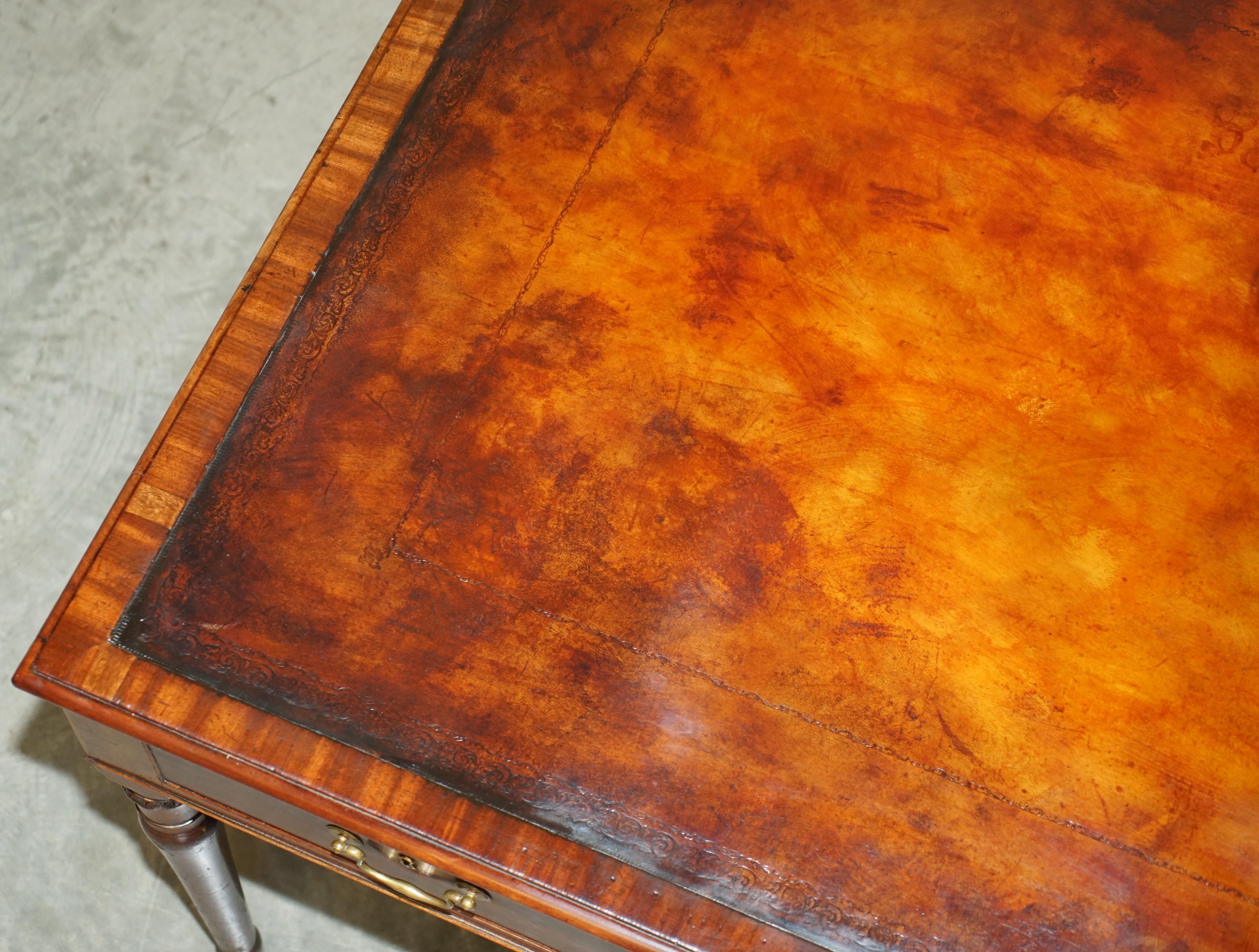 Late 18th Century EXQUISITE ANTiQUE GEORGIAN IRISH 1780 RESTORED BROWN LEATHER WRITING TABLE DESK For Sale