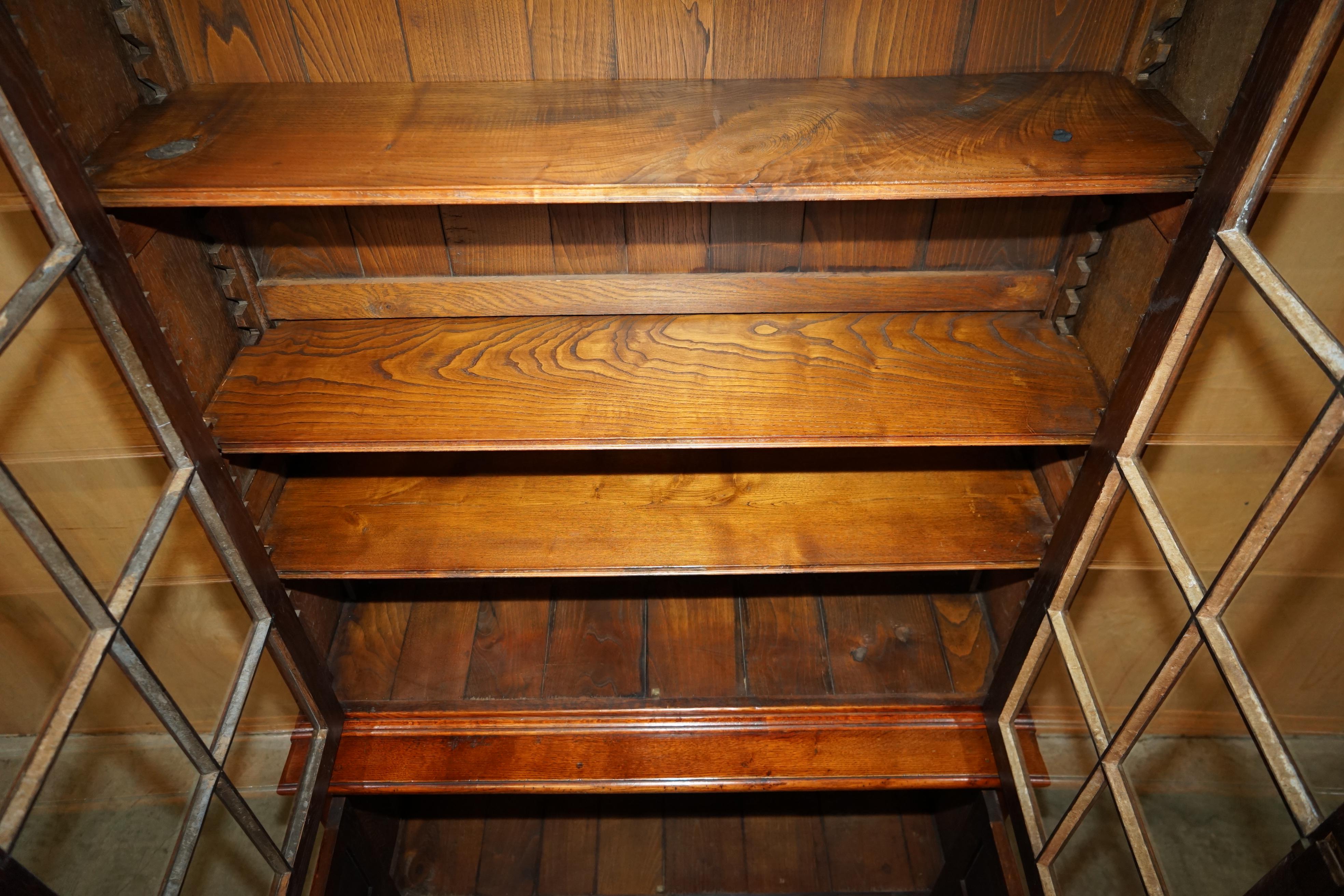 EXQUISITE ANTiQUE GEORGIAN PANELLED ELM & OAK WELSH DRESSER OR LIBRARY BOOKCASE 11