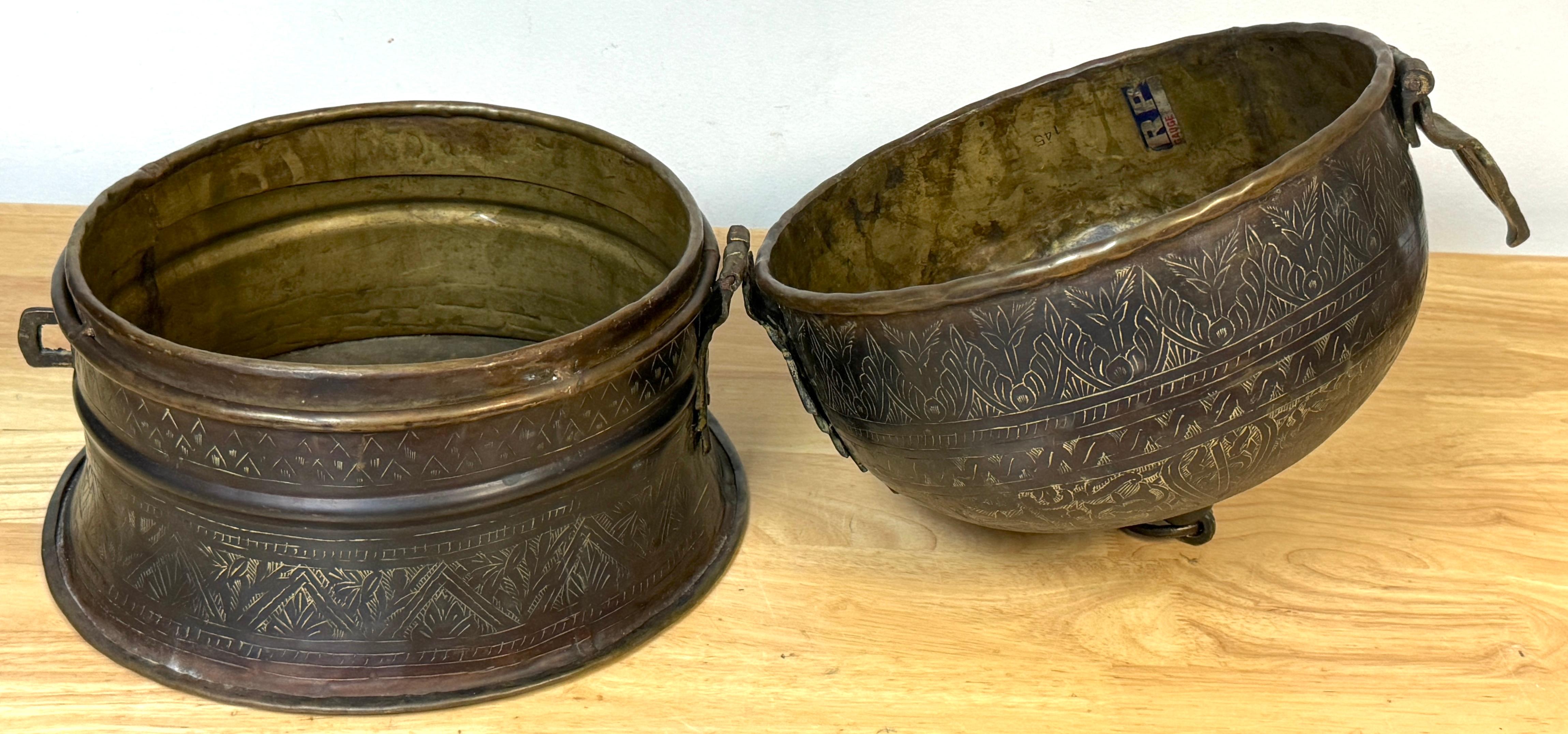 Exquis coffret ancien islamique moghol gravé et doré à dôme en émail doré, n° 145 en vente 3