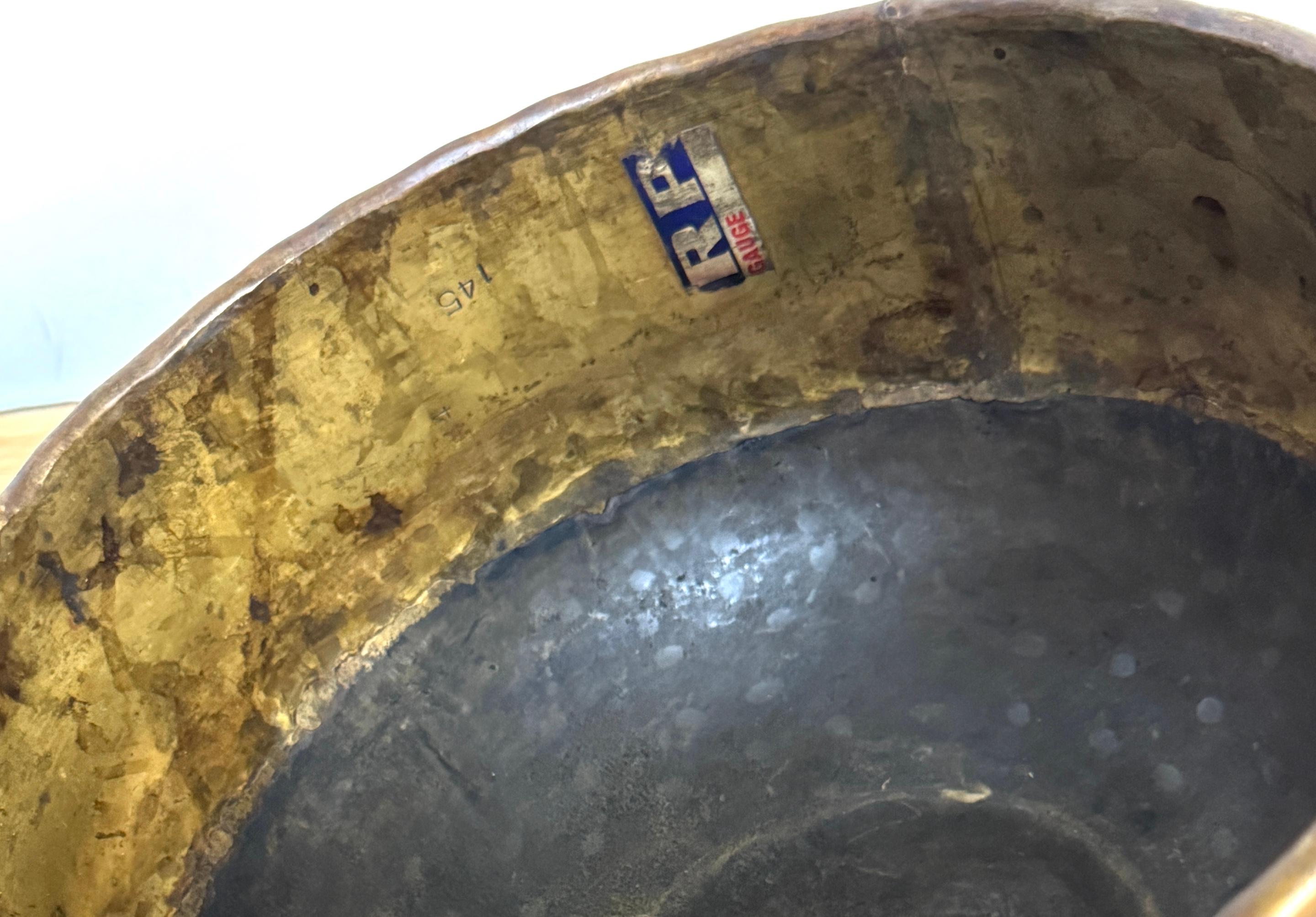 Exquis coffret ancien islamique moghol gravé et doré à dôme en émail doré, n° 145 en vente 4