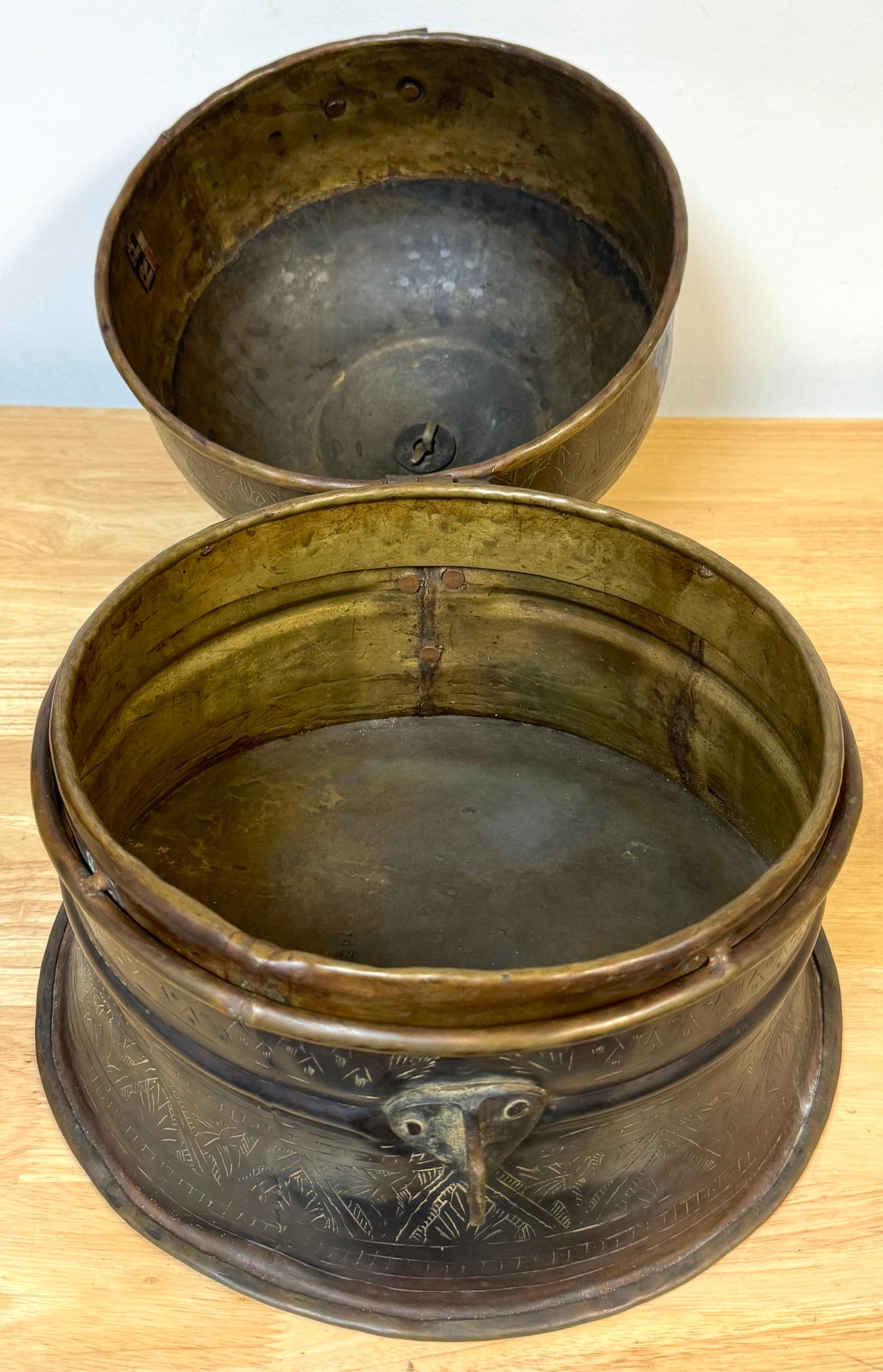 Exquis coffret ancien islamique moghol gravé et doré à dôme en émail doré, n° 145 en vente 5