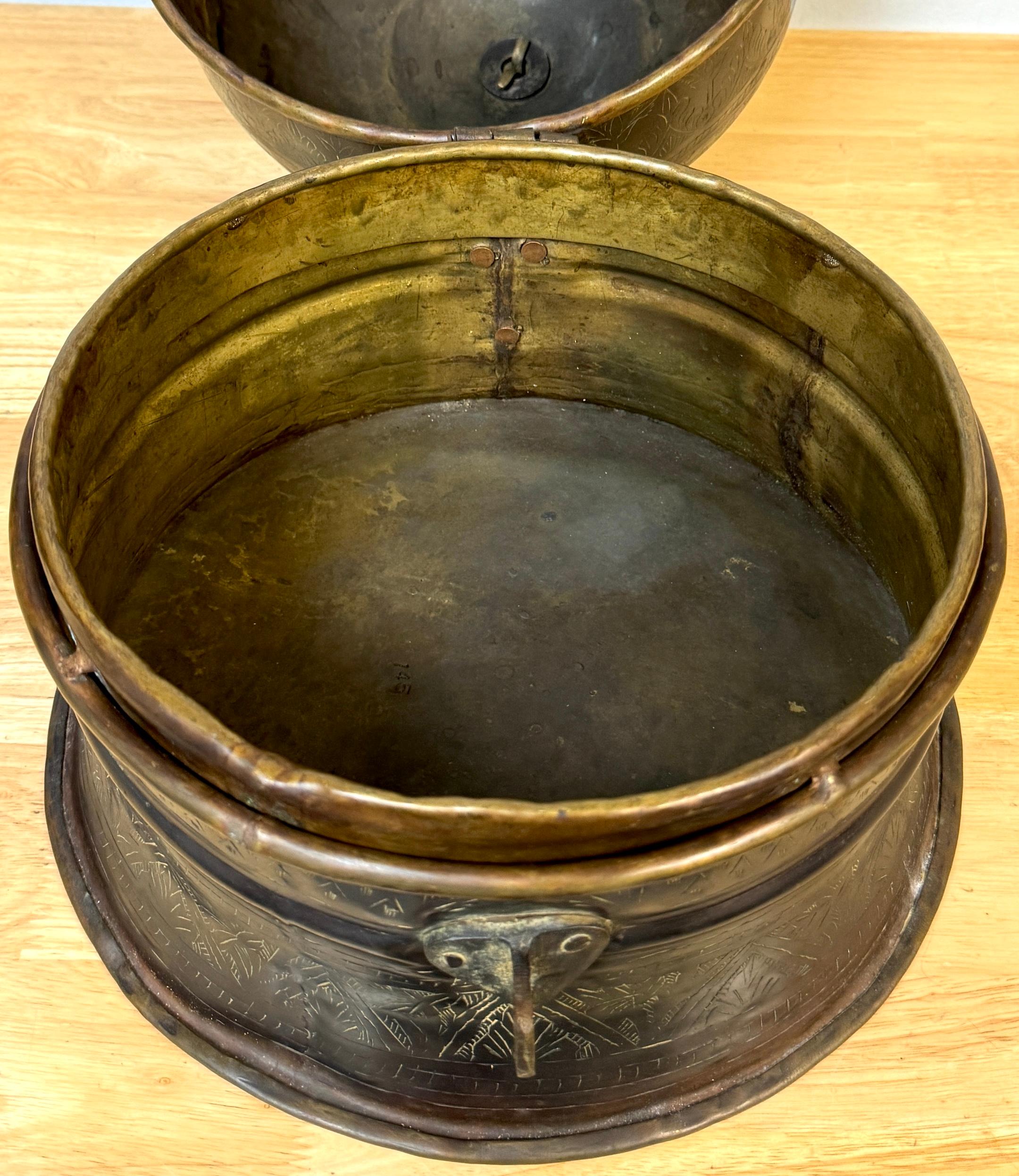 Exquis coffret ancien islamique moghol gravé et doré à dôme en émail doré, n° 145 en vente 6
