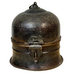Exquisite antike islamische gewölbte Schachtel aus gravierter und vergoldeter Emaille im Mughal-Stil, #145