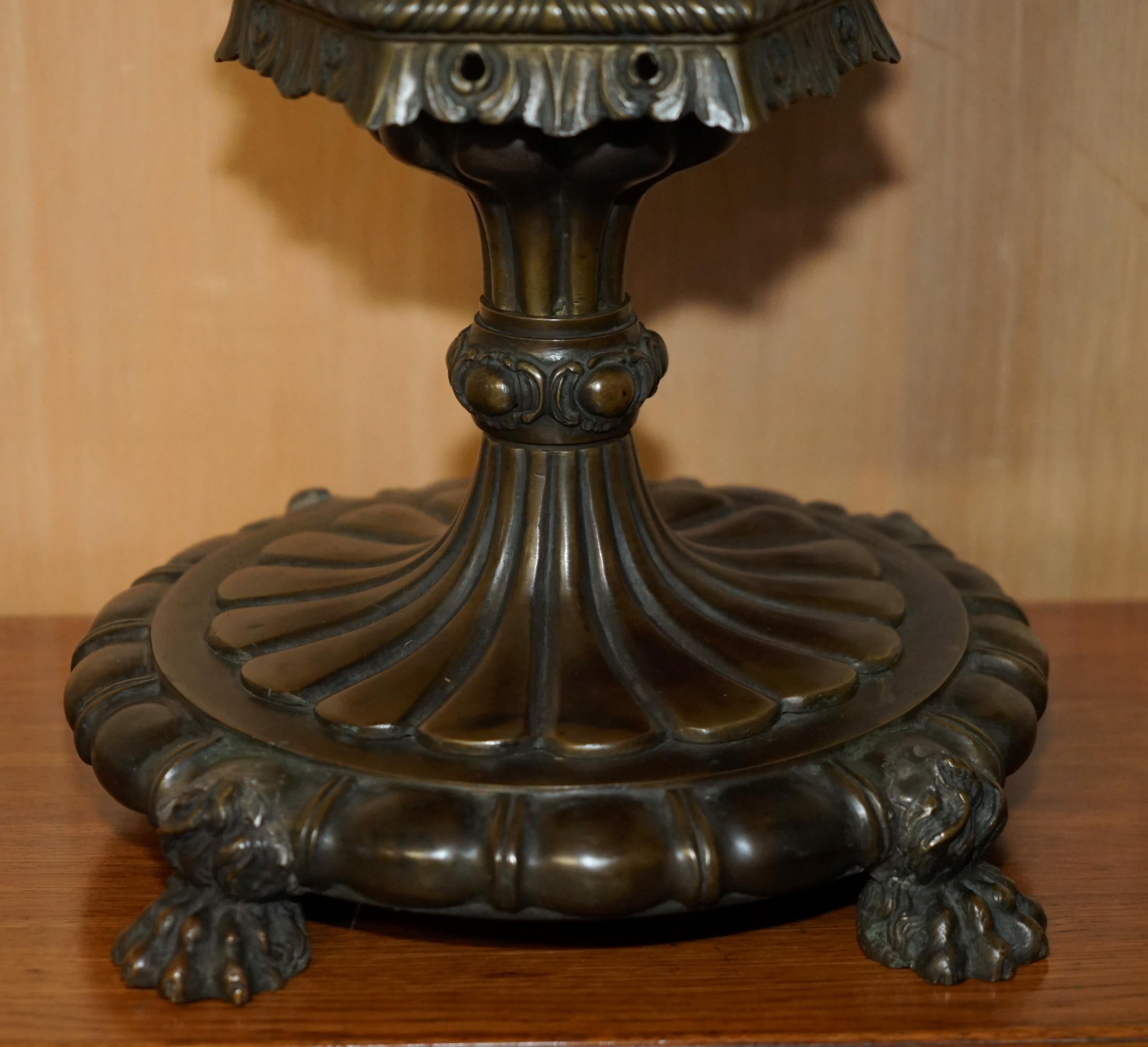 EXQUISITE lampe de table italienne antique en rotin, récupérée dans un post de lampe en rotin en vente 3