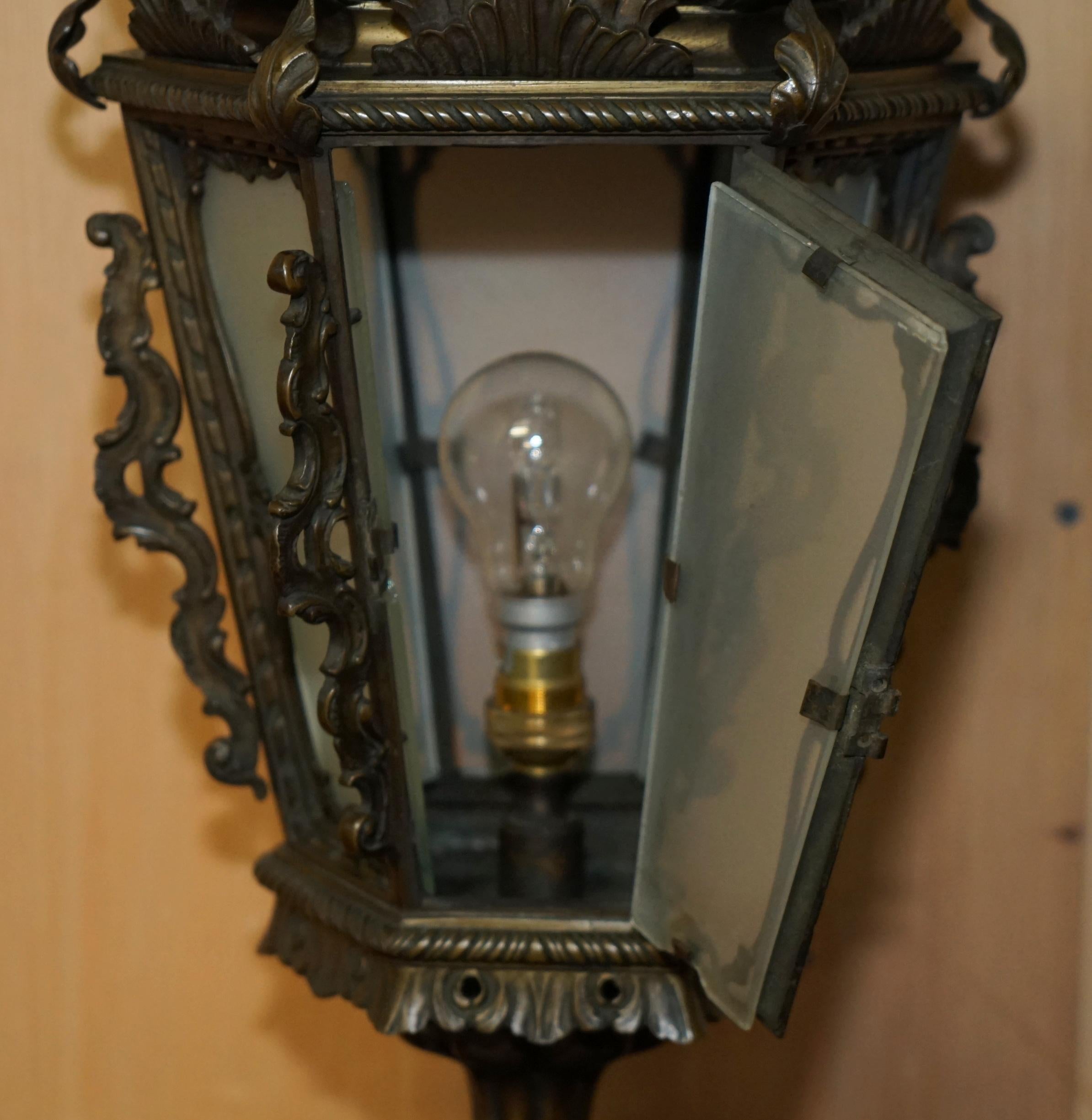 EXQUISITE lampe de table italienne antique en rotin, récupérée dans un post de lampe en rotin en vente 6