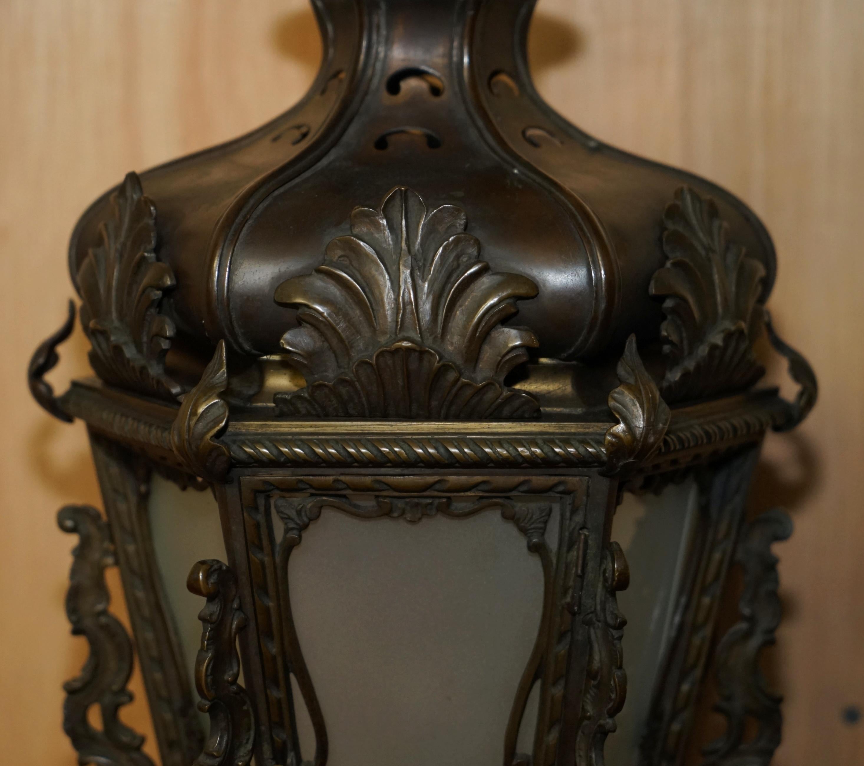 EXQUISITE lampe de table italienne antique en rotin, récupérée dans un post de lampe en rotin en vente 1