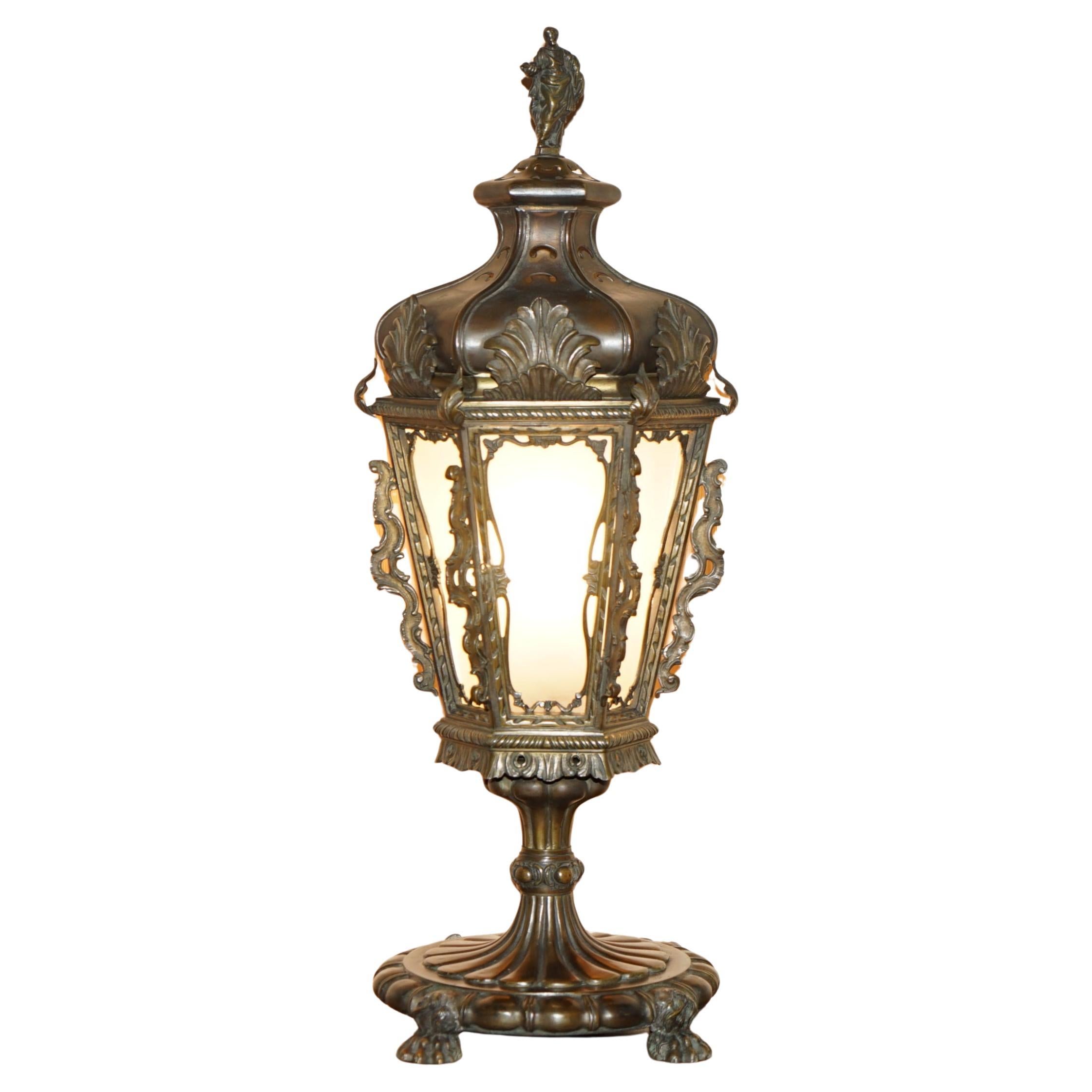 EXQUISITE lampe de table italienne antique en rotin, récupérée dans un post de lampe en rotin