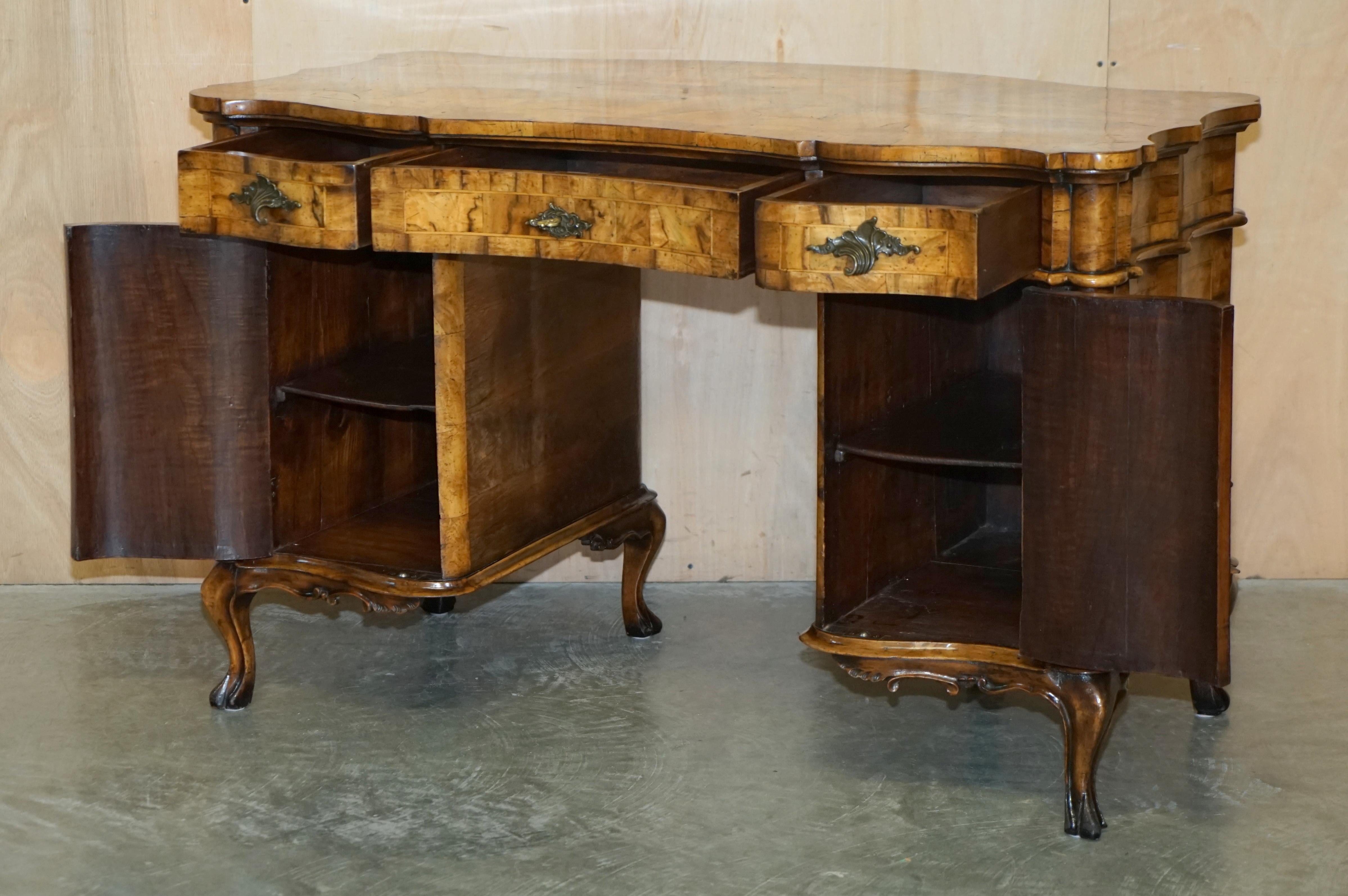 EXQUISITE ANTIQUE ITALIAN CIRCA 1860 OLIVE WOOD DESK WRITING TABLE SUBLiME WOOD For Sale 10