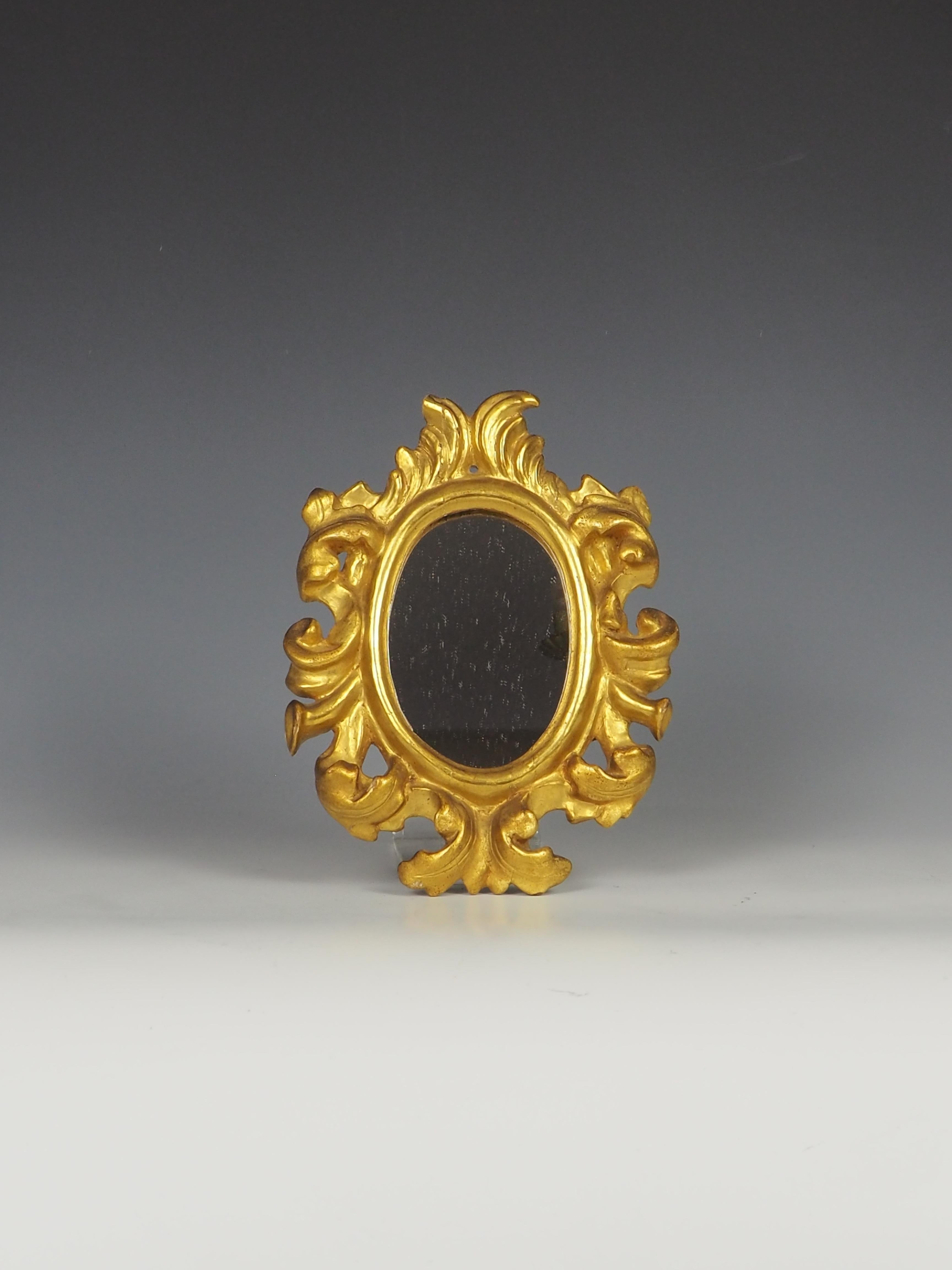 Exquisite Antique Italian Giltwood Wall Mirror is a stunning addition to any interior, embodying the elegance and craftsmanship of Italian design.

This mirror is small yet perfectly proportioned, making it an ideal choice for enhancing the