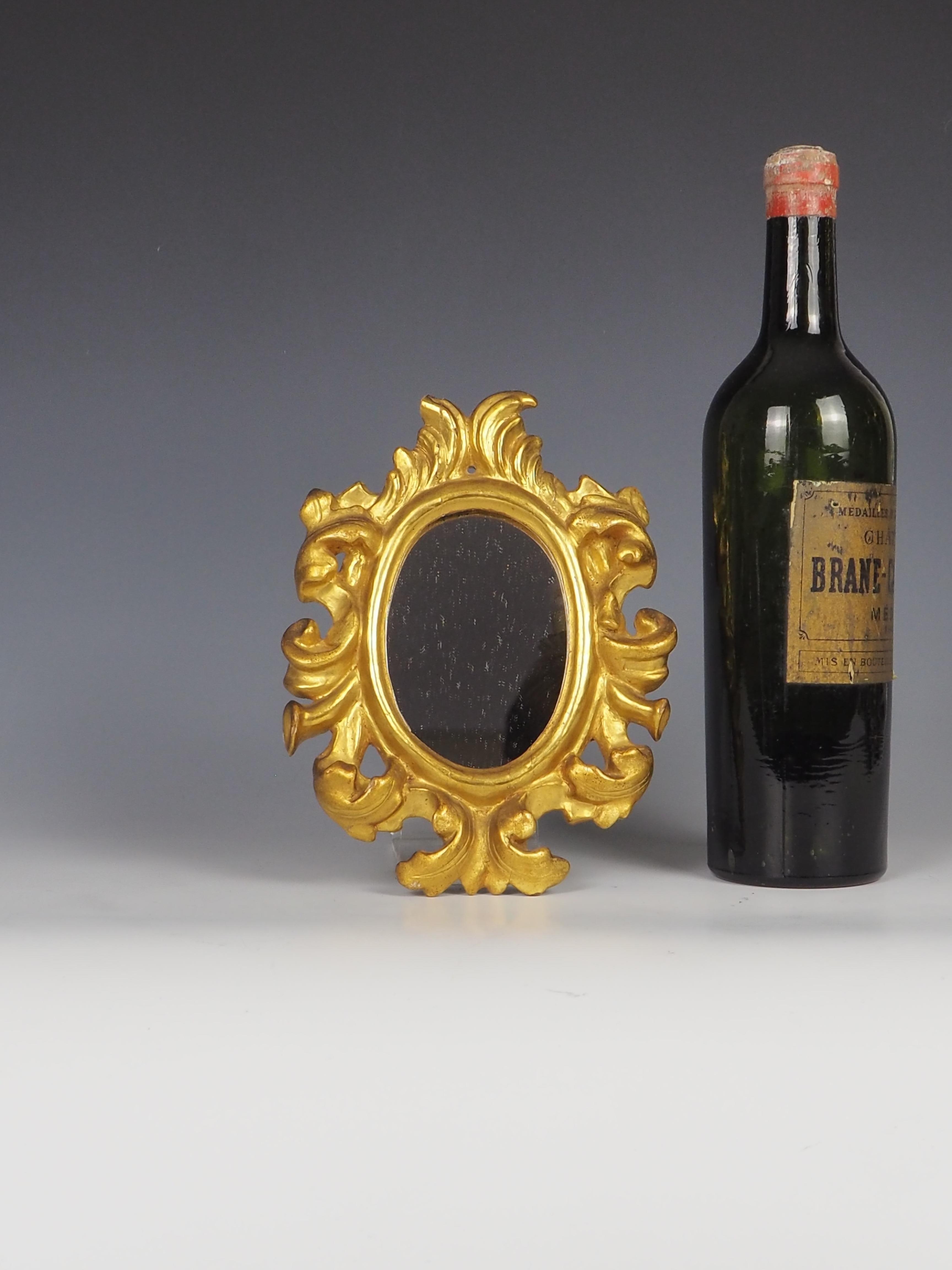Exquisite Antique Italian Giltwood Wall Mirror In Good Condition For Sale In Lincoln, GB