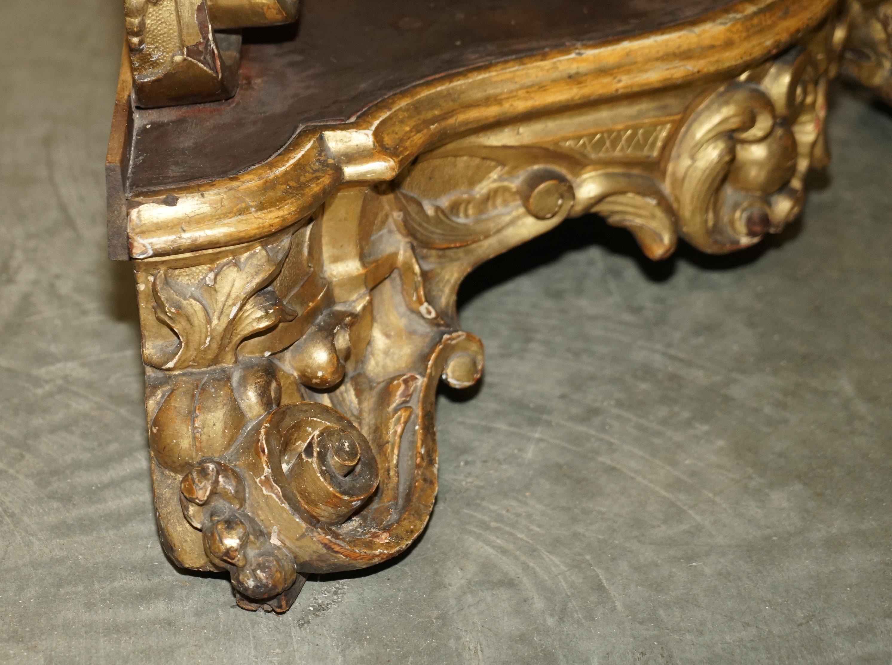 Exquisite Antique Italian Gold Giltwood Italian Marble Herm Carved Corner Table For Sale 14