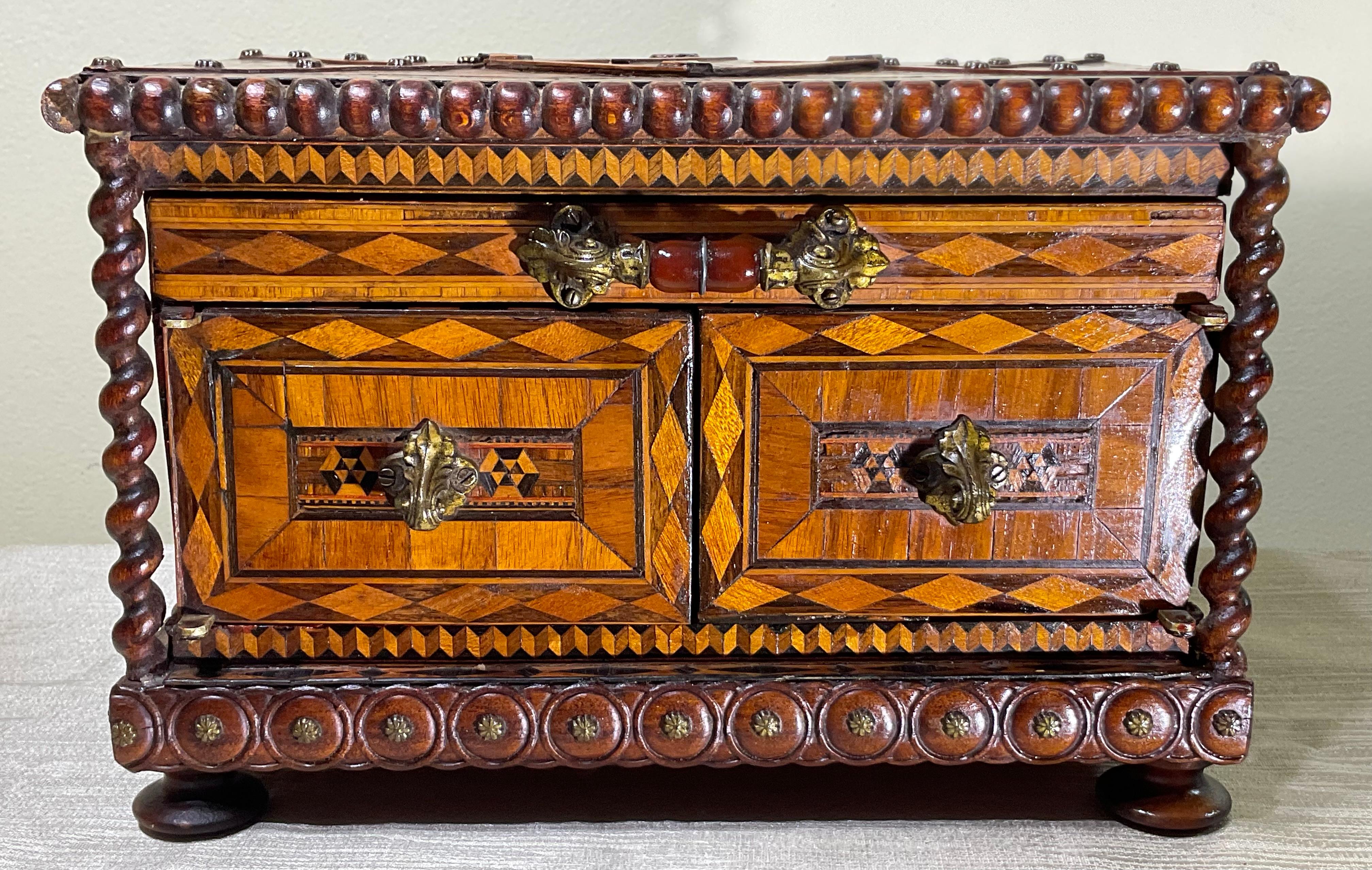 Exquisite Antique Jewellery Box In Good Condition In Delray Beach, FL