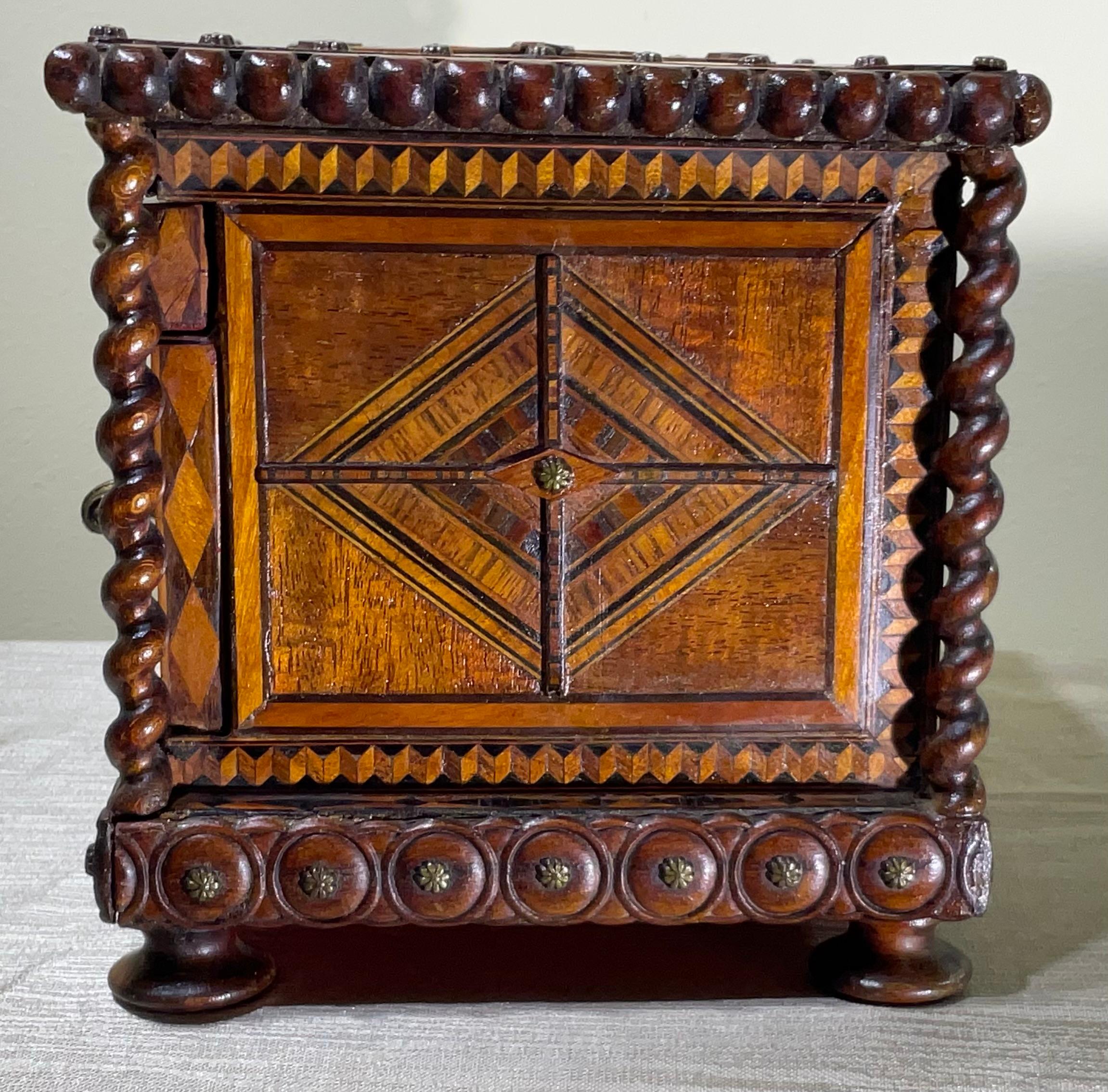 Wood Exquisite Antique Jewellery Box