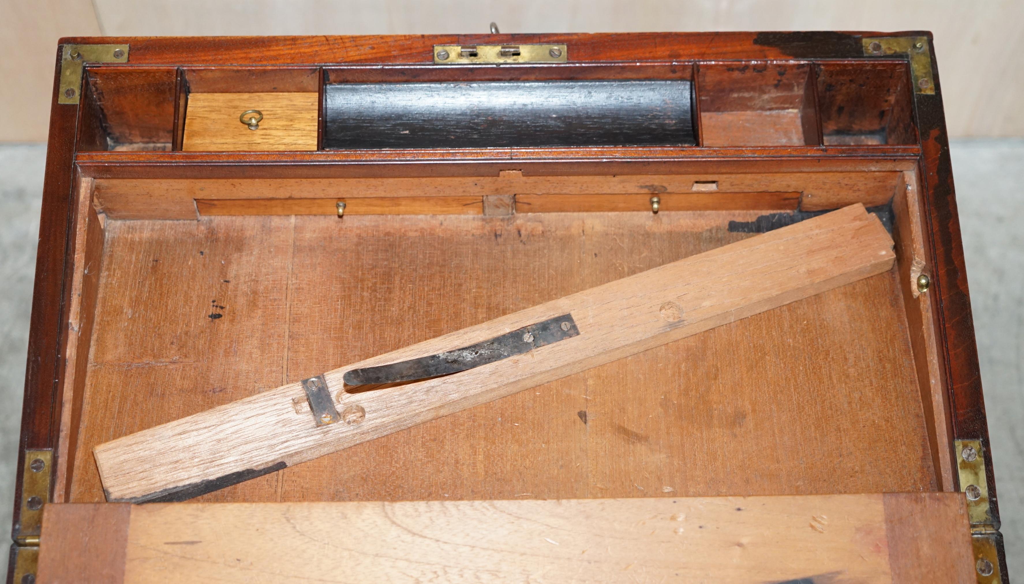 Exquisiter antiker Schreibtisch aus Hartholz für die militärische Kampagne, Schreibpult und späterer Ständer im Angebot 11